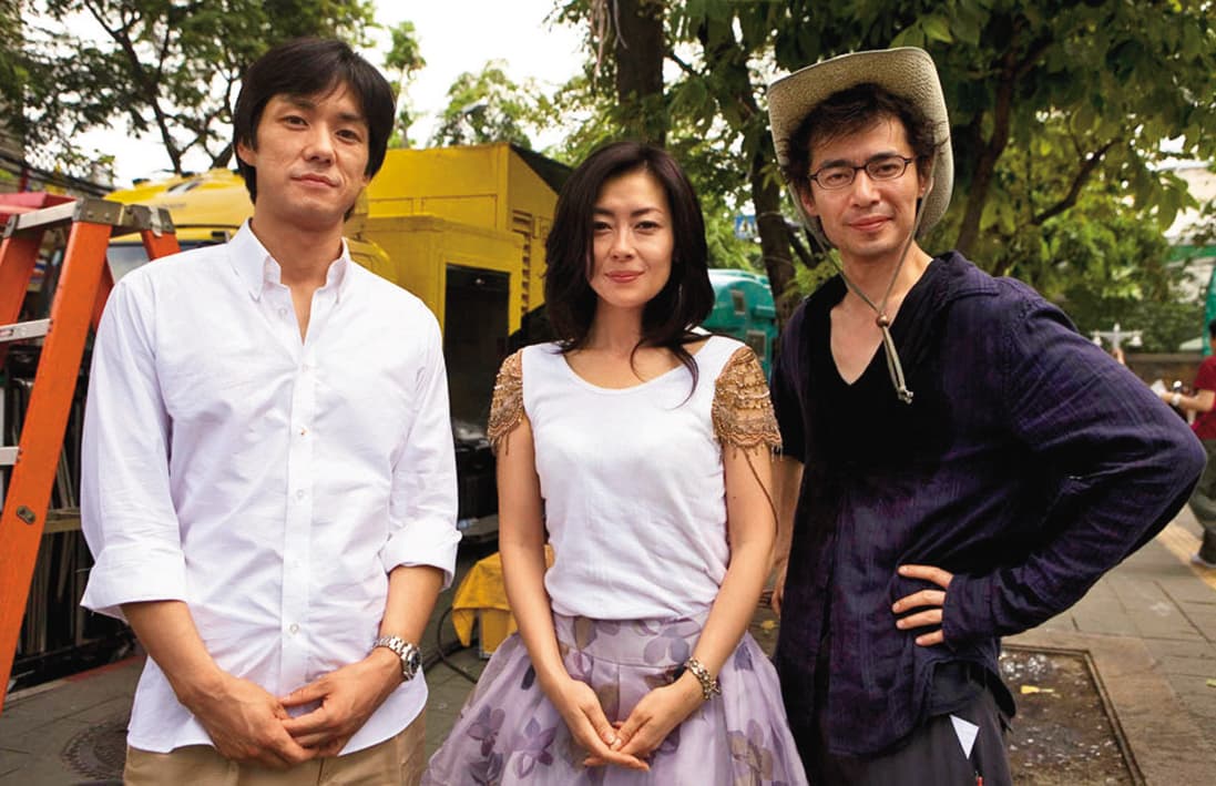 李宰漢（右起）執導、中山美穗與西島秀俊演出的電影《再見，總有一天》，在日本熱賣12億日圓。（翻攝自Daum Movie）
