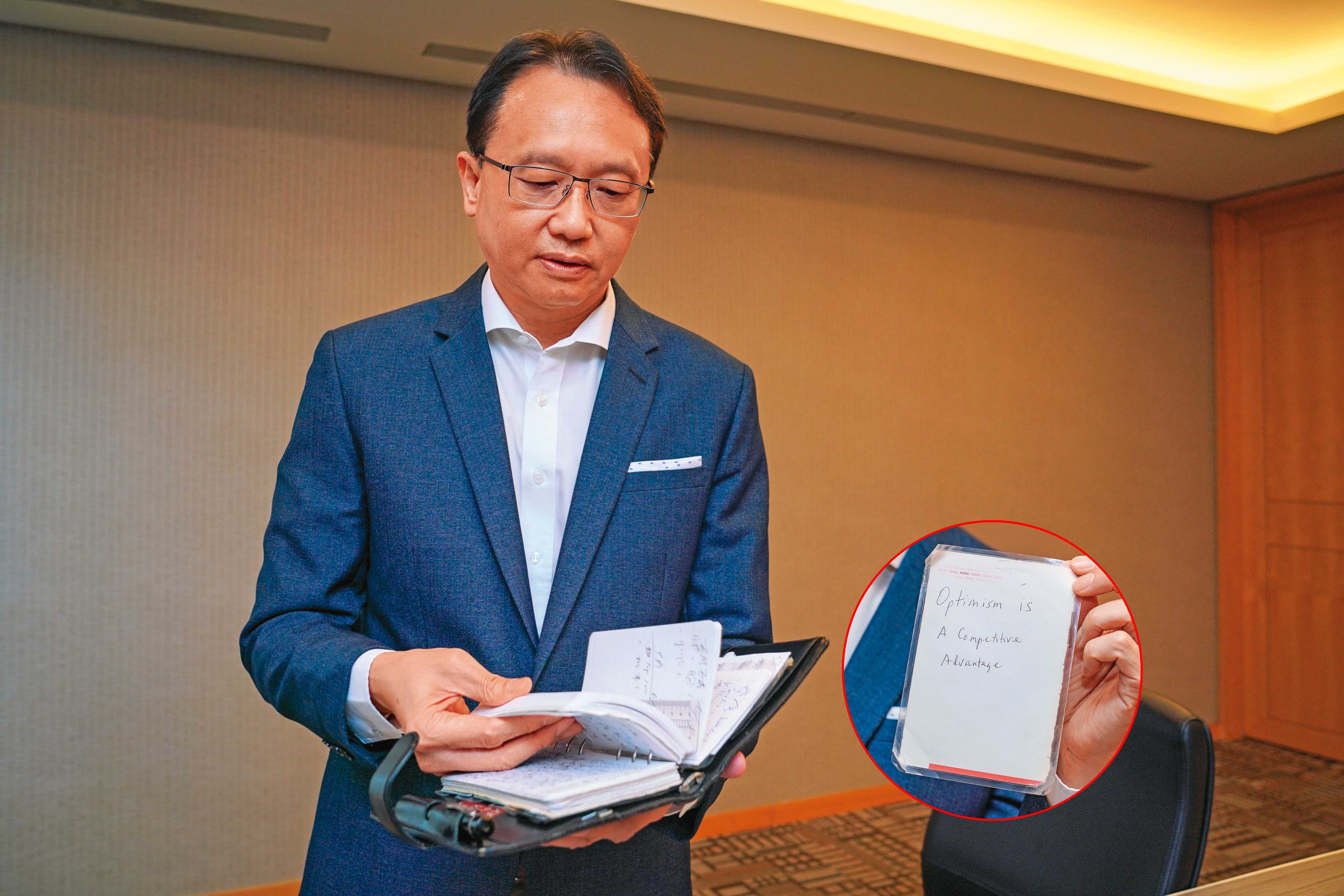 陳俊聖（圖）貼身筆記本記錄工作和信仰，還藏著一張張忠謀勉勵他的紙條。