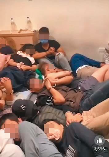 杜承哲等人將被害人囚禁在小房間內。（翻攝網路）