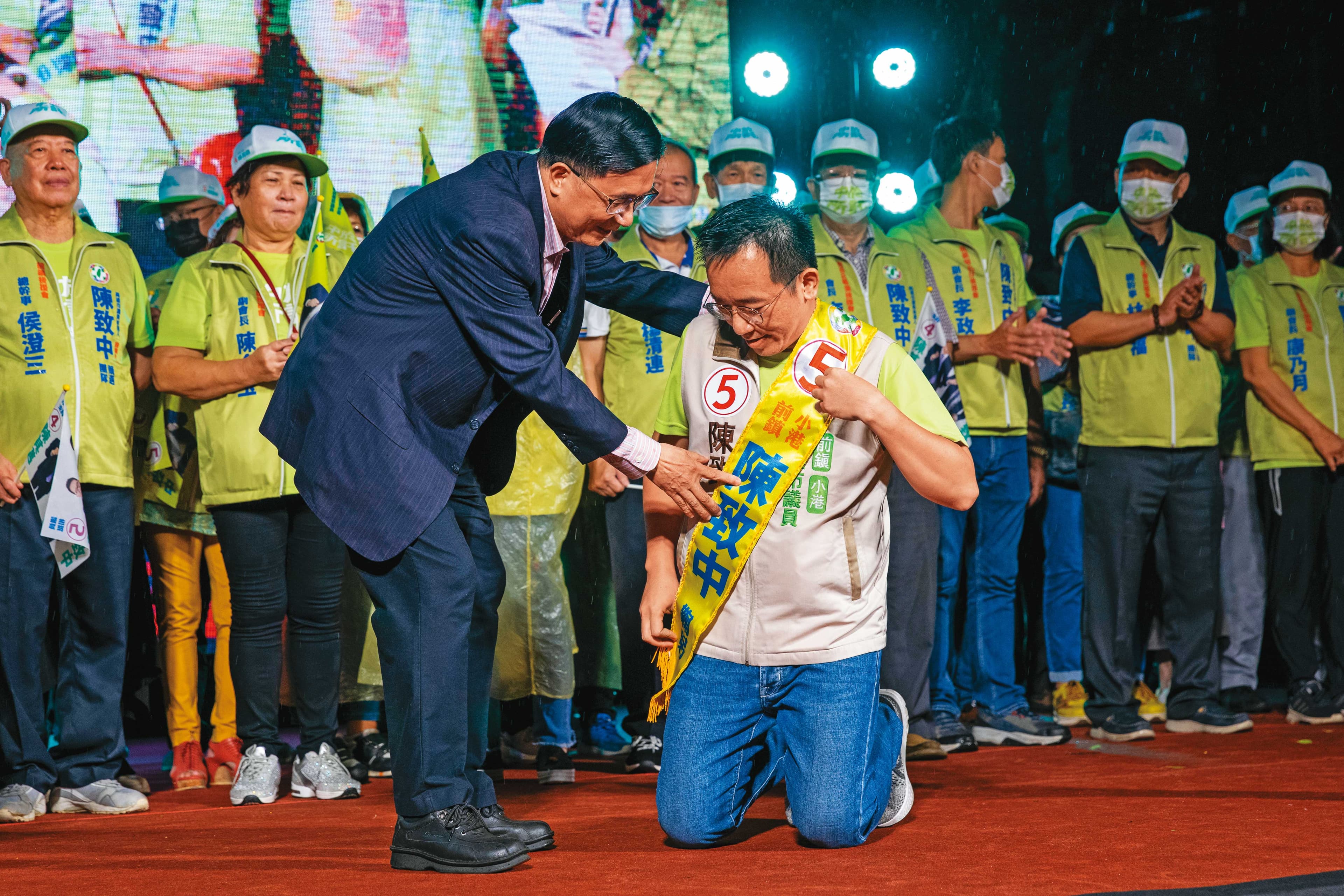 陳致中（右）三度當選議員，但其中兩次都因為遭判刑被解職。