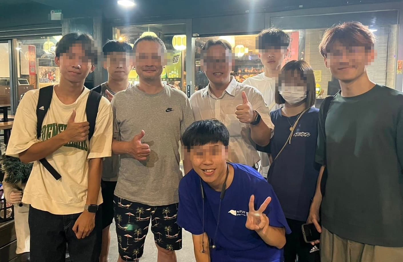 北科大學生與老師日前登門向熱炒老闆道歉，本以為「白飯之亂」能就此平息，後續卻又發展成各說各話。（翻攝自北科資財營臉書）