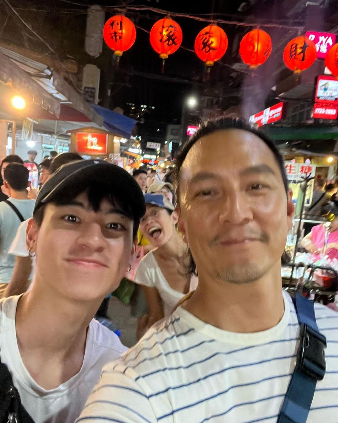 演員吳彥祖現身台灣夜市。（翻攝IG@thatdanielwu）