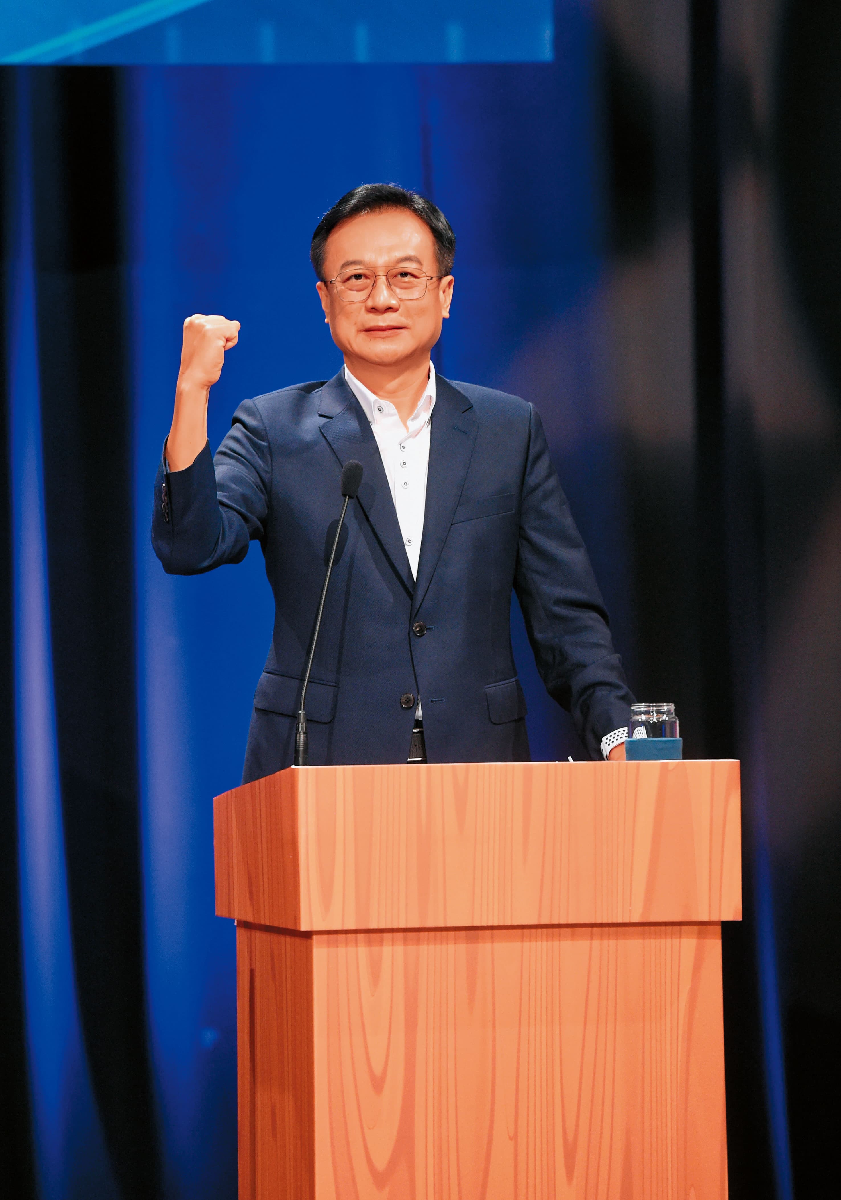 卓瑩鎗自稱是前彰化縣長卓伯源（圖）的堂姪，遭卓伯源否認。