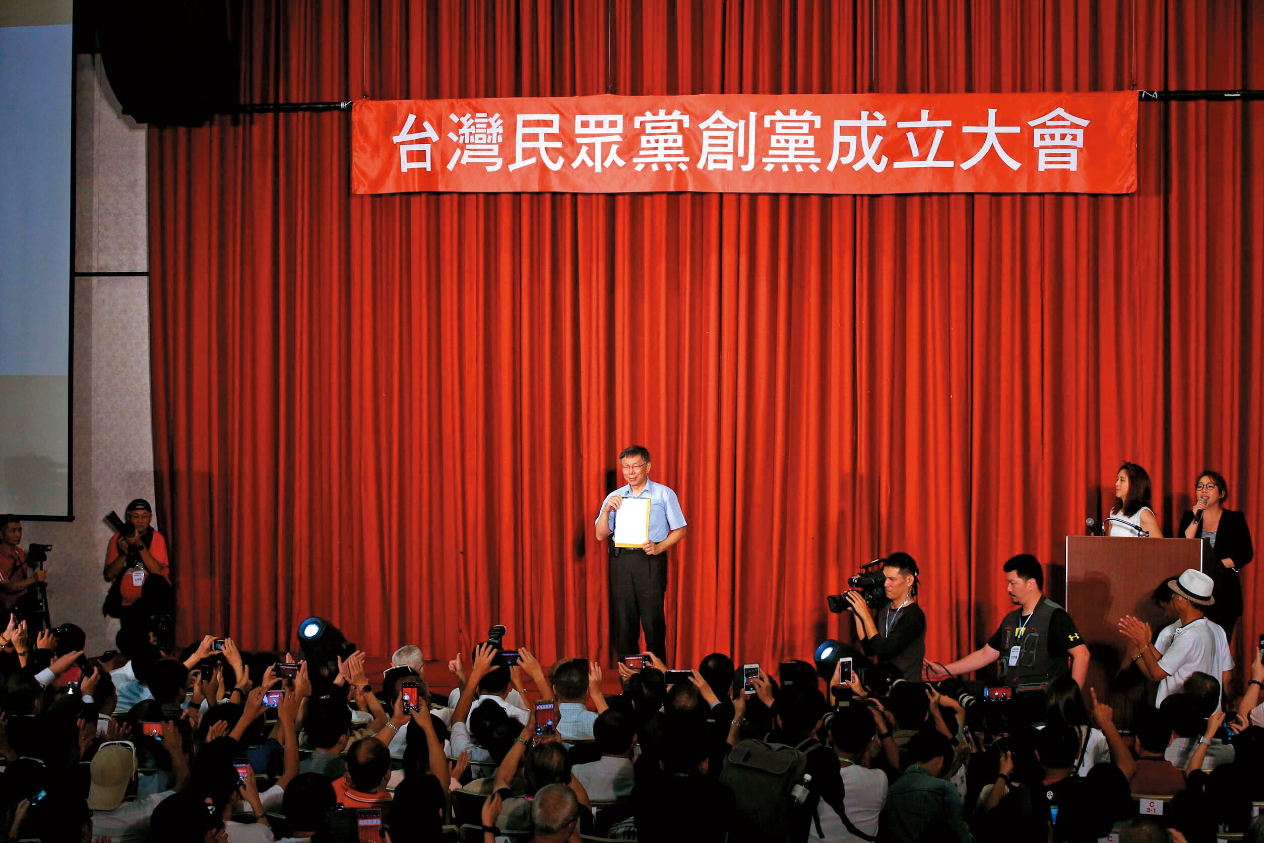 民眾黨成立於2019年，在去年的議員選舉中，全台僅取得14席，表現未達預期。但黨主席柯文哲保持著穩定的高人氣。（本刊資料照）
