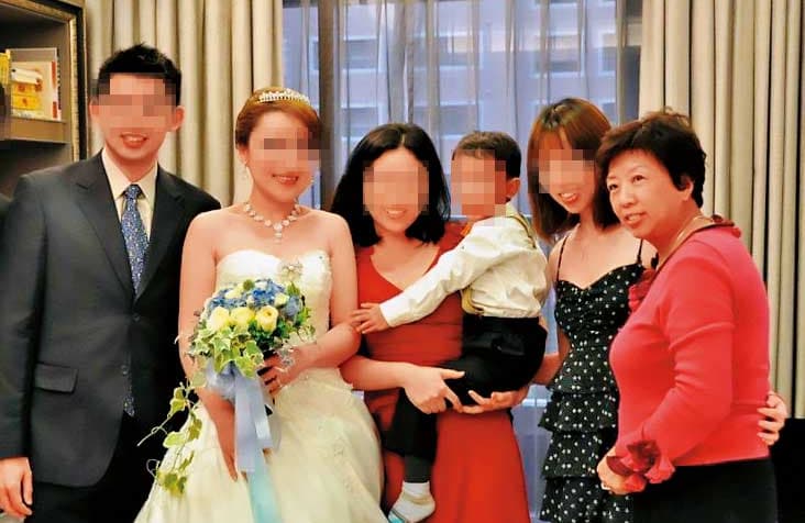 黃女（左2）控訴與呂男（左1）結婚後，飽受夫家霸凌，丈夫的阿姨、中國砂輪公司前董事長林陳滿麗（右1）也插手干涉她的婚姻。（讀者提供）
