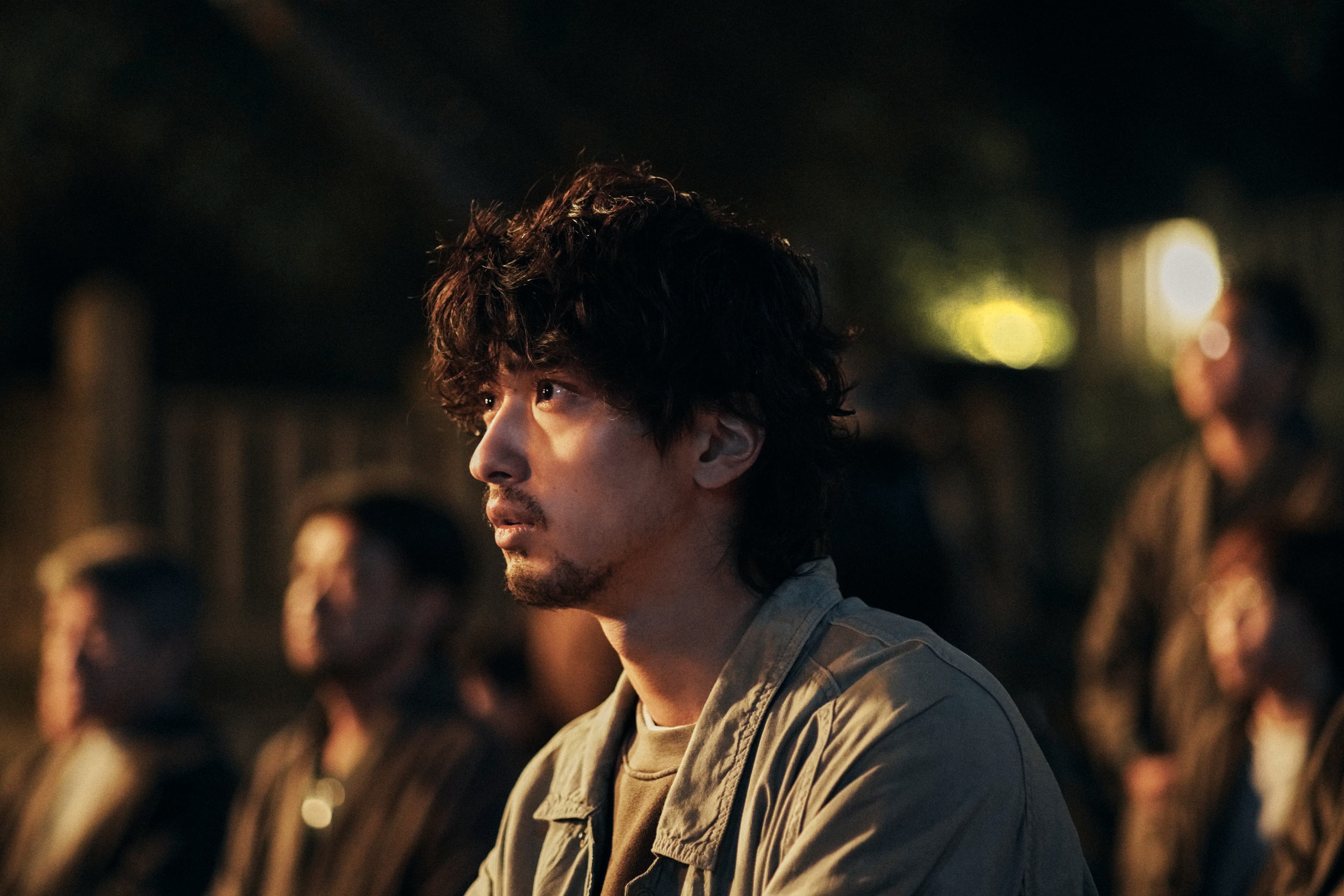《夜霧村莊》看似在講述窮困小村莊的悲劇宿命，但在層層翻轉下，卻是對政治與體制的控訴。（Netflix提供）
