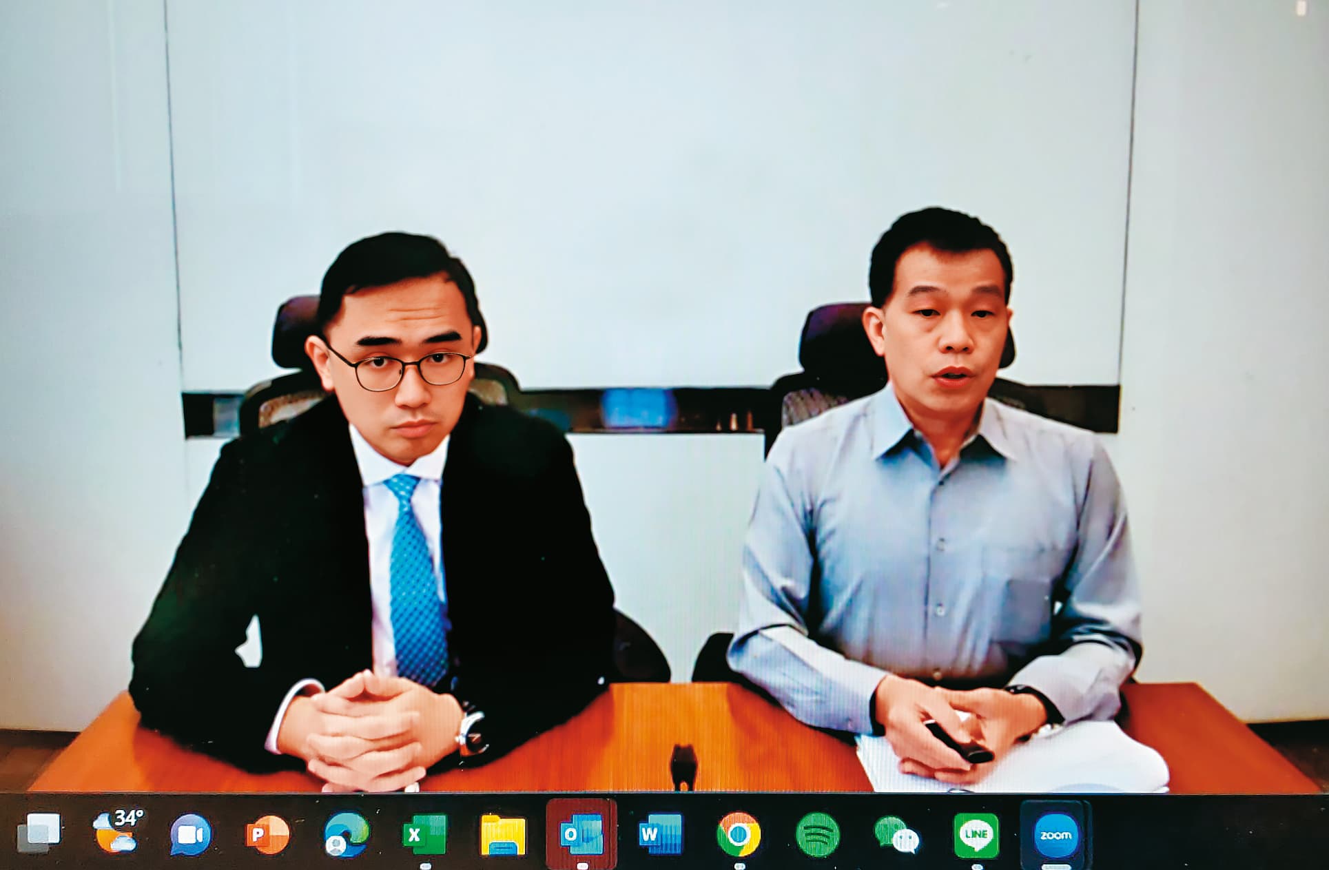 澳豐金融詐騙案爆發後，28日下午澳豐首度舉辦線上會議，僅由澳豐清算人委託的香港律師（左）和台灣財務顧問（右）出面說明。（讀者提供）