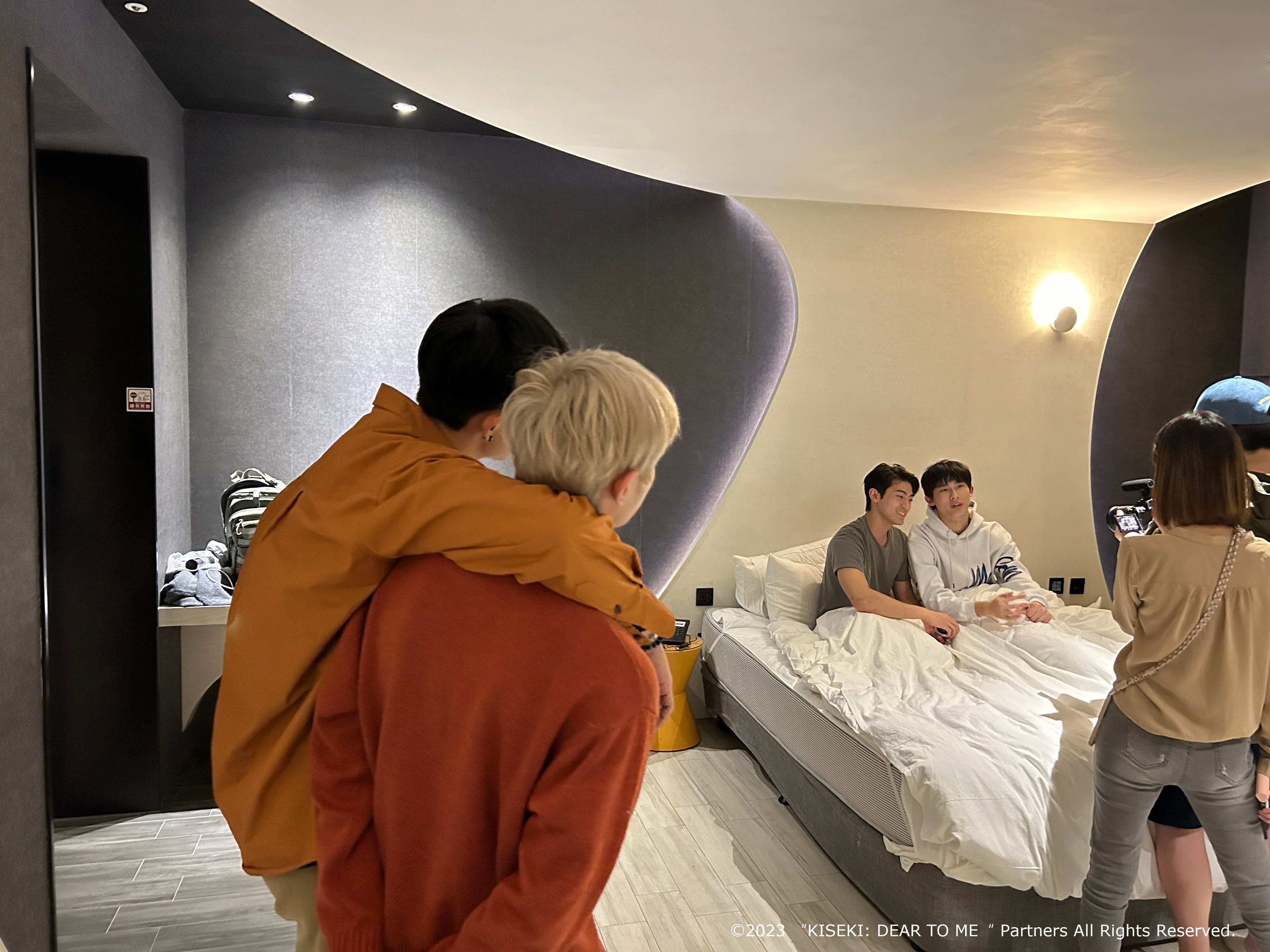 《奇蹟》團隊在拍攝前都會讓演員熟悉彼此，減少正式對戲時的尷尬。（《奇蹟》製作團隊提供）
