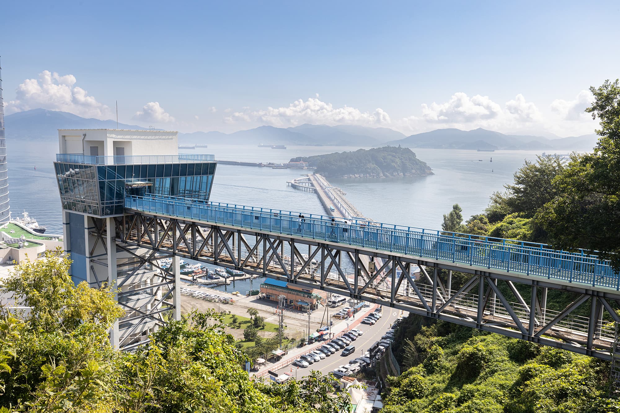 麗水海上纜車起點位於突山公園。