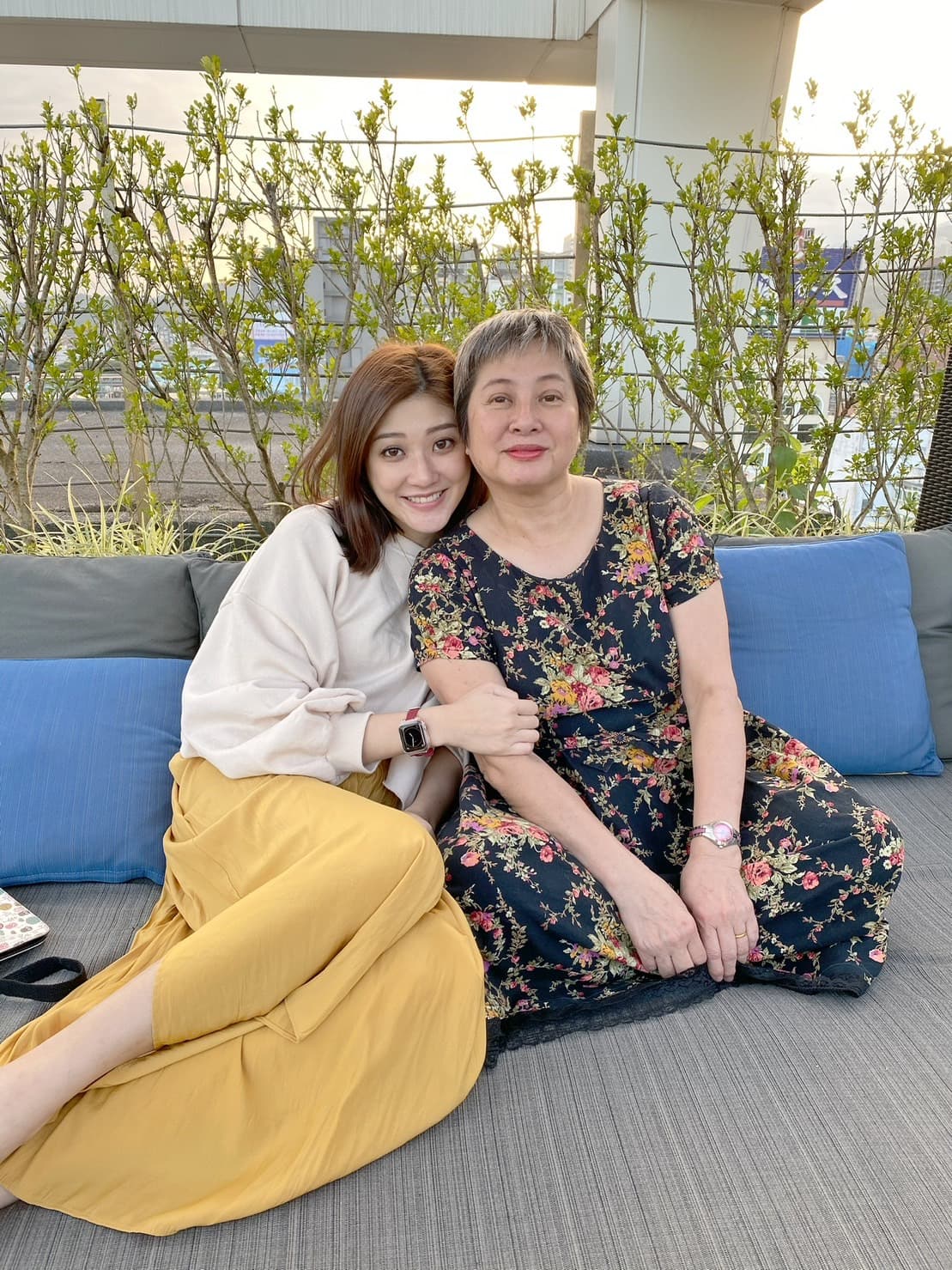 林逸欣常陪著媽媽，並一起處理外婆留下的大小事。 （鑫羽工作室提供）