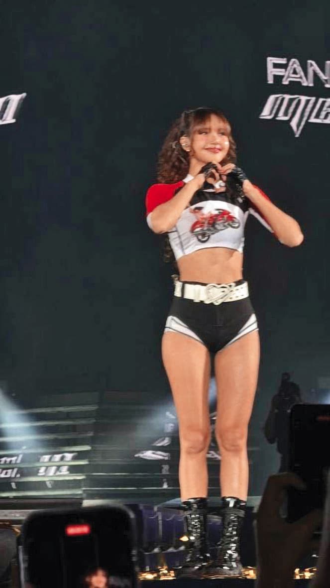 BLACKPINK成員Lisa（圖）的粉絲不少是未成年學生，捲入詐騙案件卻求助無門。（讀者提供）