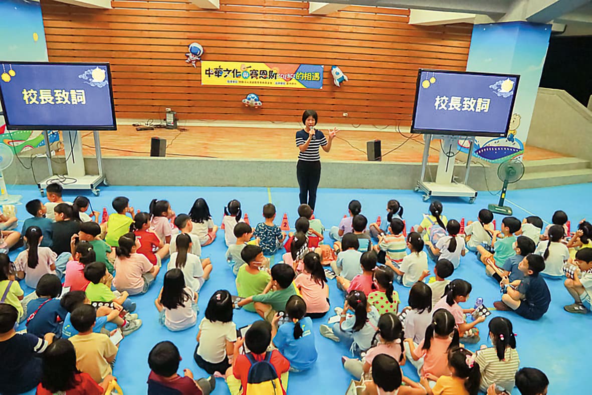 嘉大附小教師霸凌同僚案風波愈演愈烈，就連校長（中）也無法倖免於難。（讀者提供）