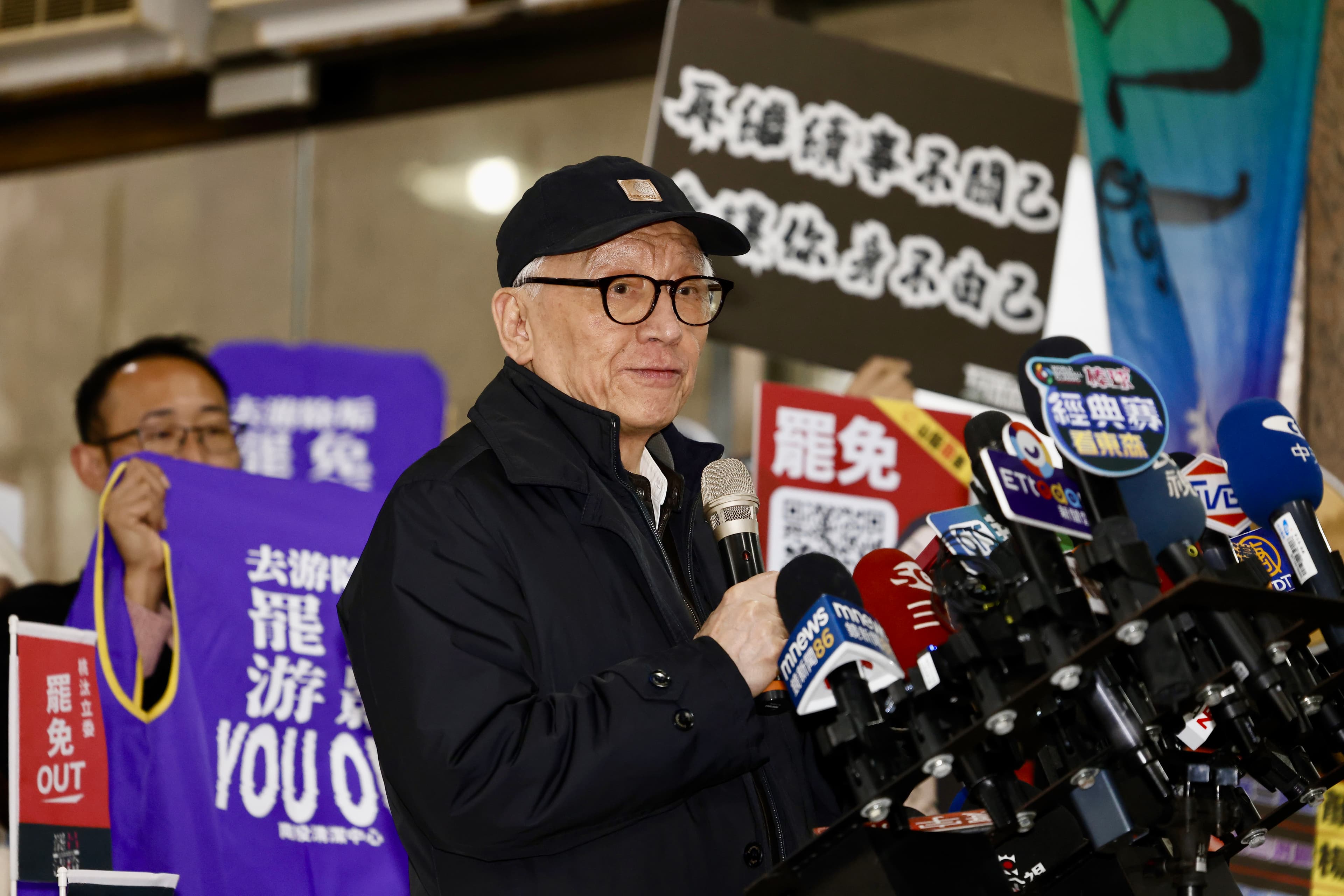 前聯電董事長曹興誠遞交19案罷免送件（18案立委、1案縣市長）。