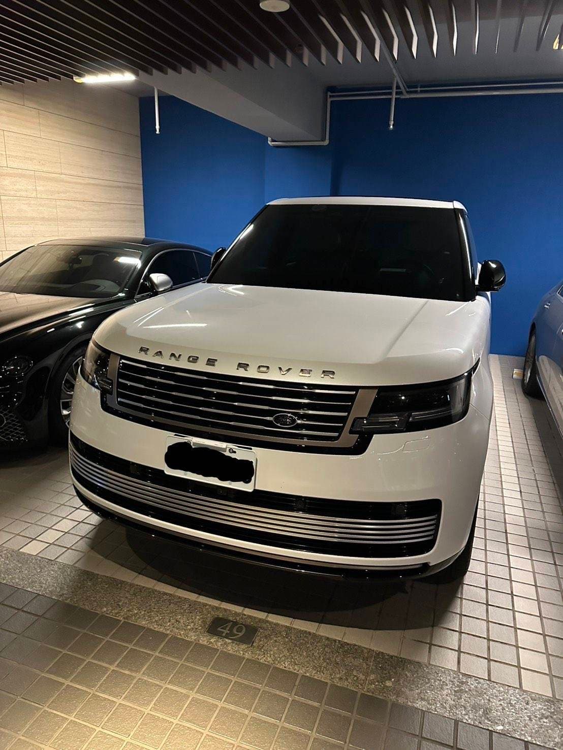 查扣豪車。（檢方提供）