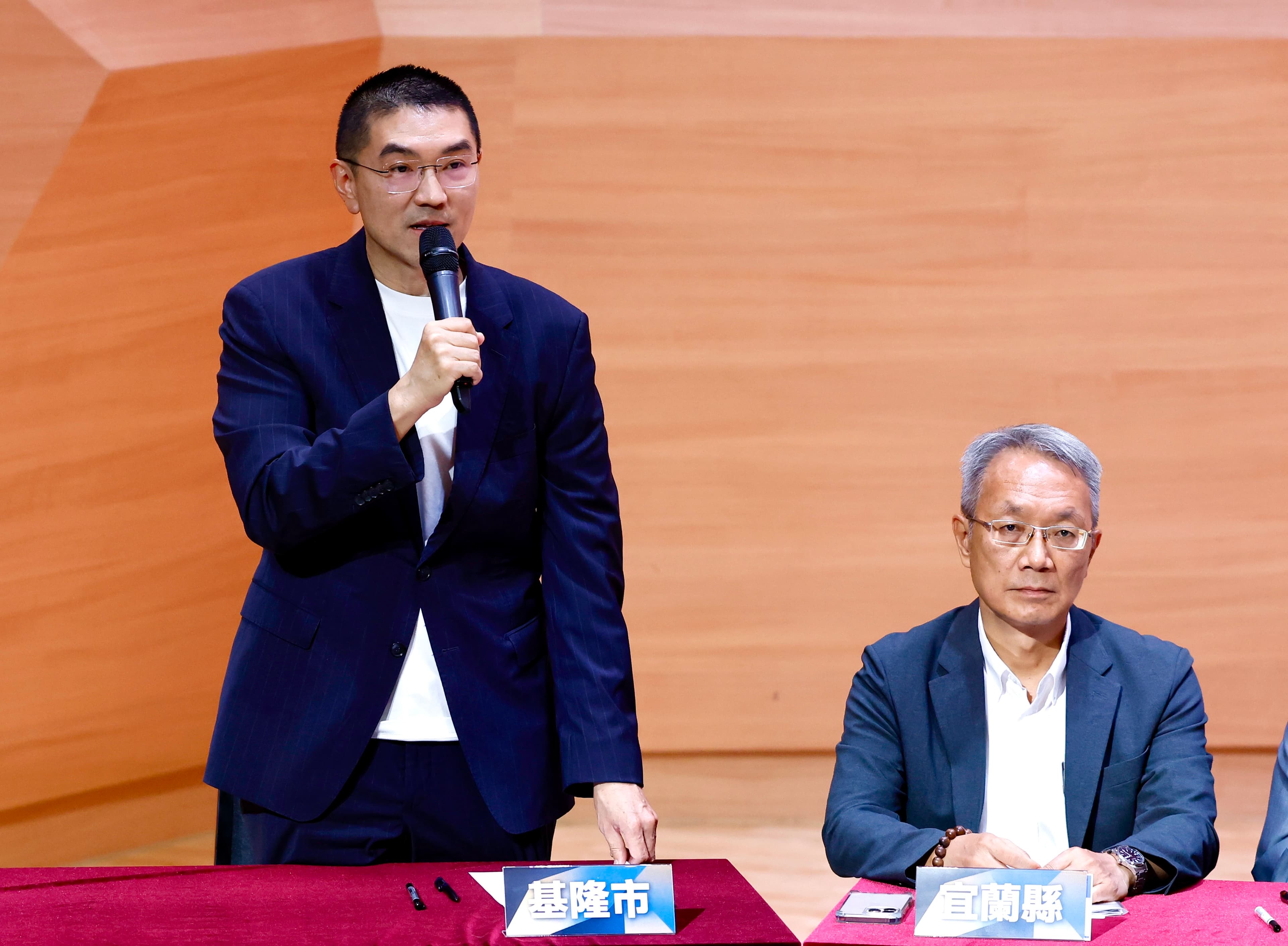 基隆市長謝國樑稱分配稅款短少無法編預算，請大家救救基隆。