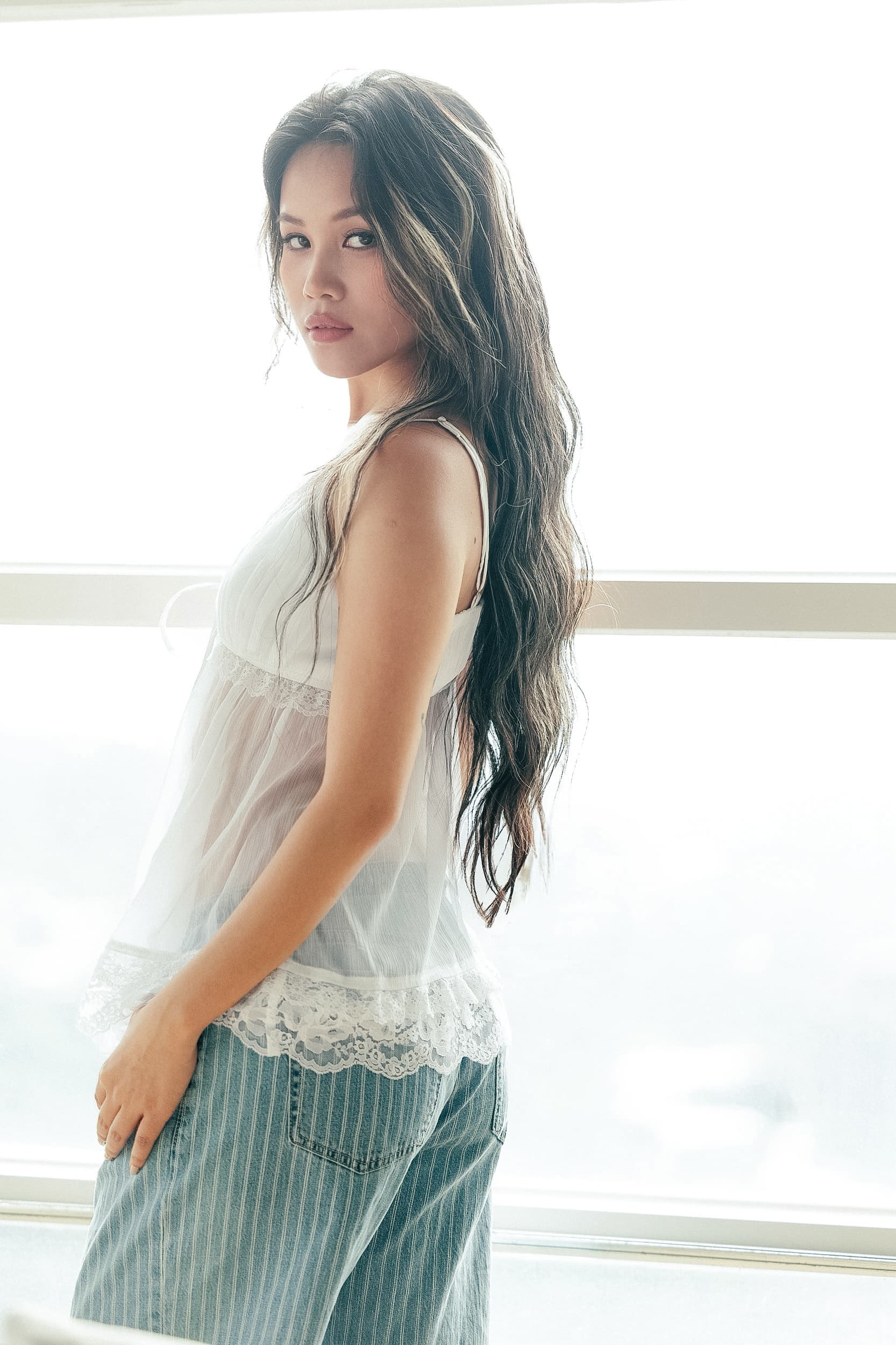 從族語作品到〈再見你一面〉，阿布絲從不認為兩種語言必須二選一。（圖／華納音樂提供）