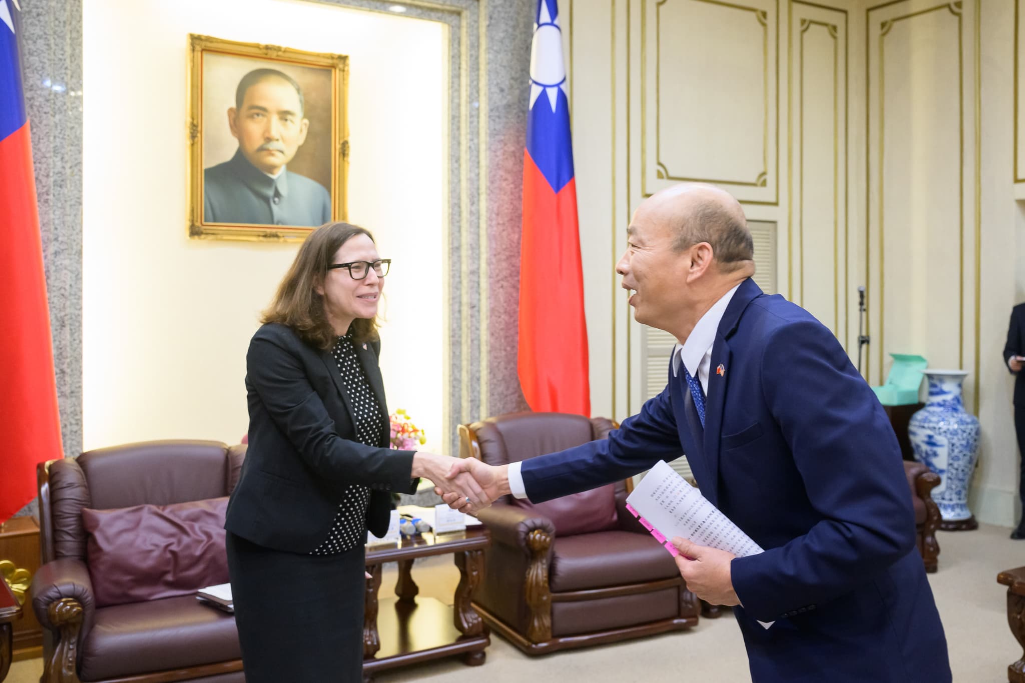 羅森伯格去年4月曾來台拜會立法院長韓國瑜，但上個月立院代表團赴美時卻未見到她。（立法院提供）