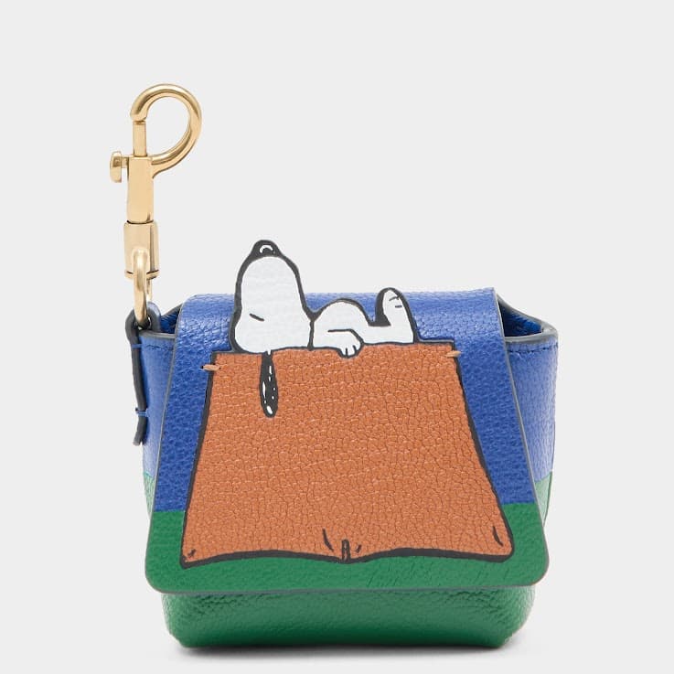 Snoopy Camping in Monday耳機包。NT$14,580（CLUB DESIGNER提供）