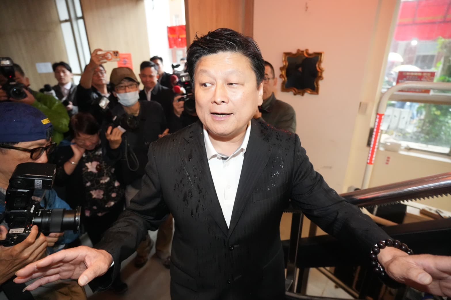 傅崐萁曾因假離婚、炒股案被判刑，還在立委任內入監服刑。（本刊資料照）