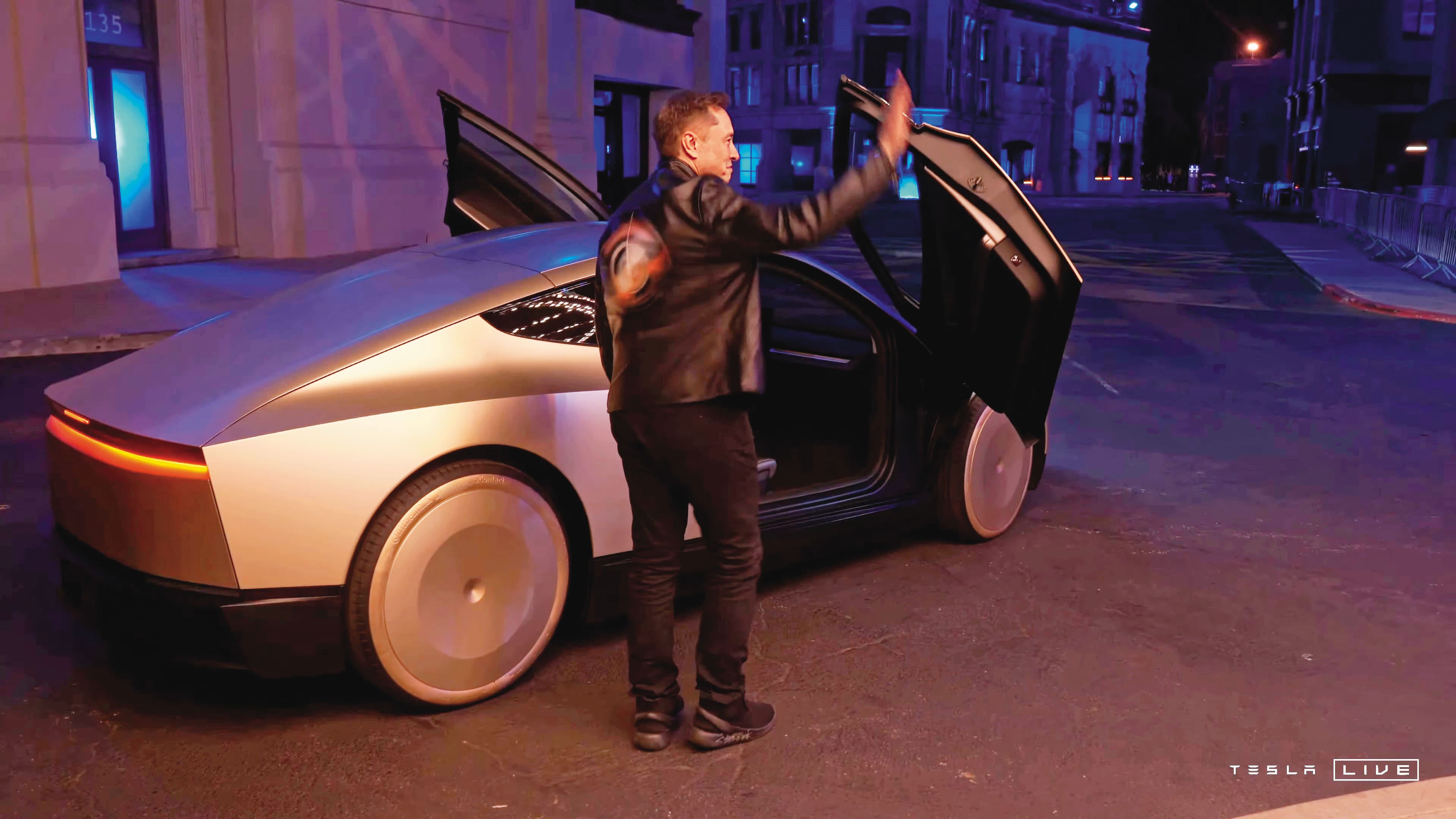 川普力挺下，特斯拉針對無人駕駛計程車開發的Cybercab，將以後進角色跟Google旗下Waymo抗衡。（翻攝Tesla 官方YT）