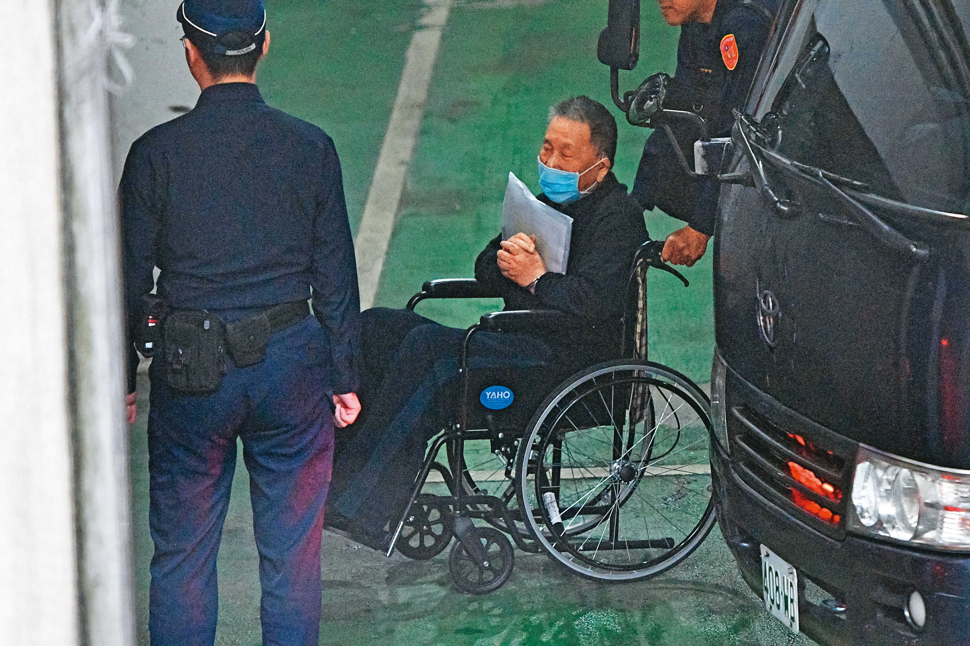 威京集團主席沈慶京仍否認犯罪，京華廣場土地已遭扣押，面臨停工。