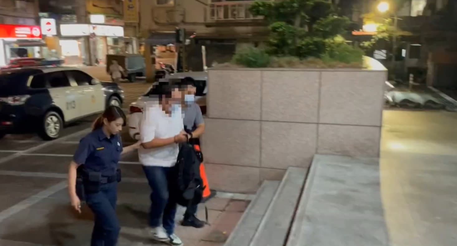 警方偵訊後將李姓車手依詐欺罪送辦。（翻攝畫面）