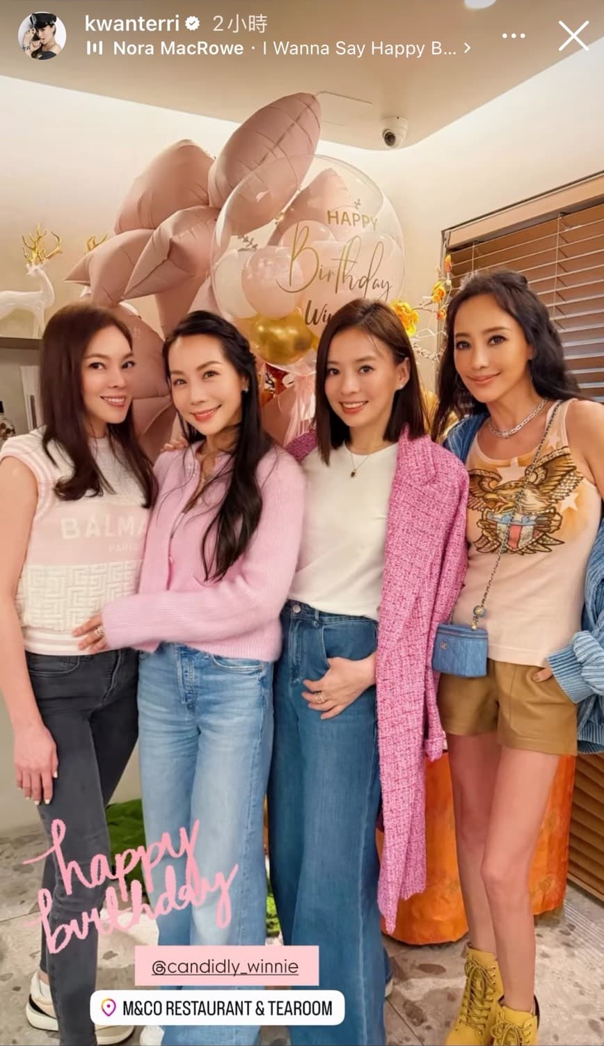 曾馨瑩穿Balmain的針織背心，關穎背著CHANEL迷你牛仔包包，十分吸睛。（翻攝kwanterri IG）