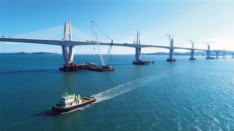 金門大橋由東丕營造完工，連接大、小金門，讓當地居民不用再依靠渡輪來回。（金門縣政府提供）