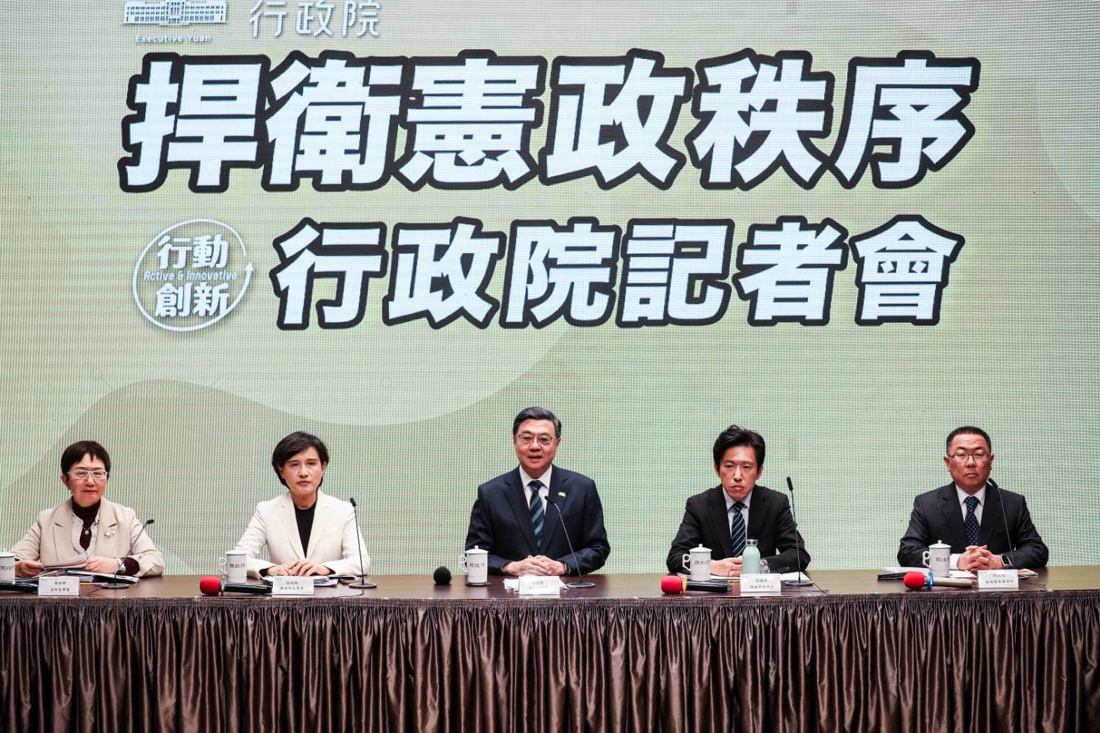 行政院長卓榮泰宣布不副署《財劃法》再修正案以避免造成對國家發展的危害。（鏡報鄒保祥）