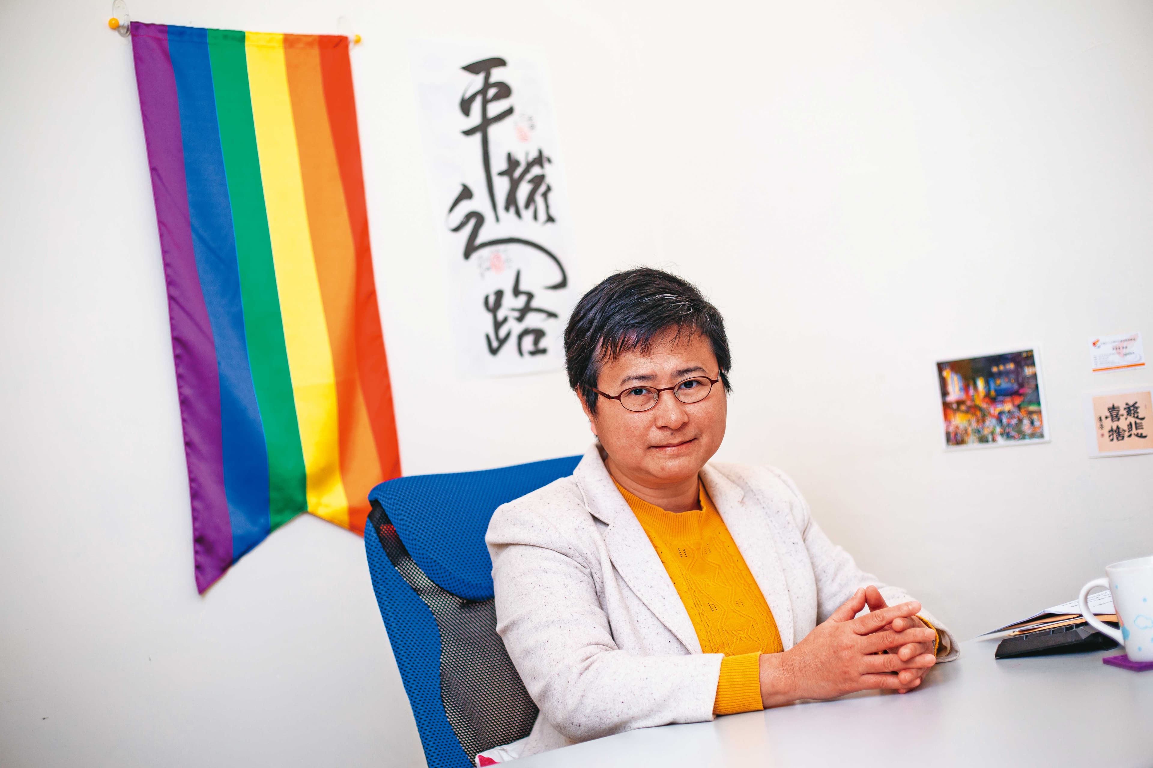 伴盟創會理事長、律師團召集人許秀雯認為，政府應盡快修改法規，否則勝訴判例僅有個案效力，有需求者仍無法換證。