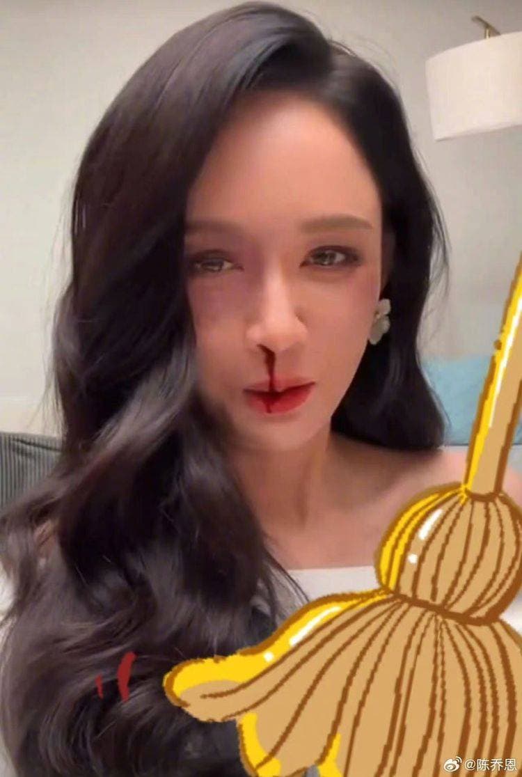陳喬恩發自拍回應最爛女演員獎項。（翻攝自陳喬恩微博）