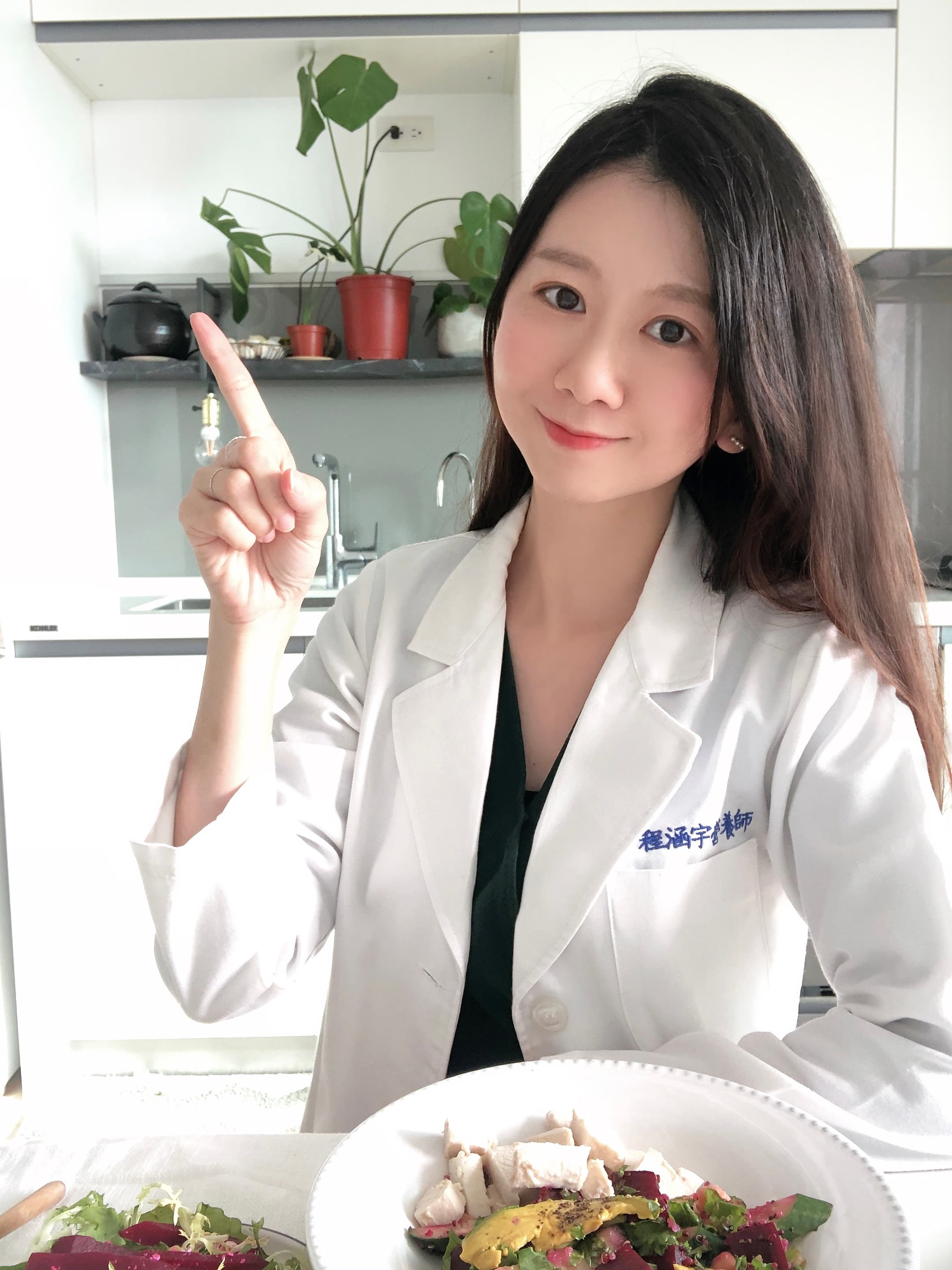 美女營養師程涵宇公布麥當勞20款早餐熱量排行。（程涵宇營養師提供）