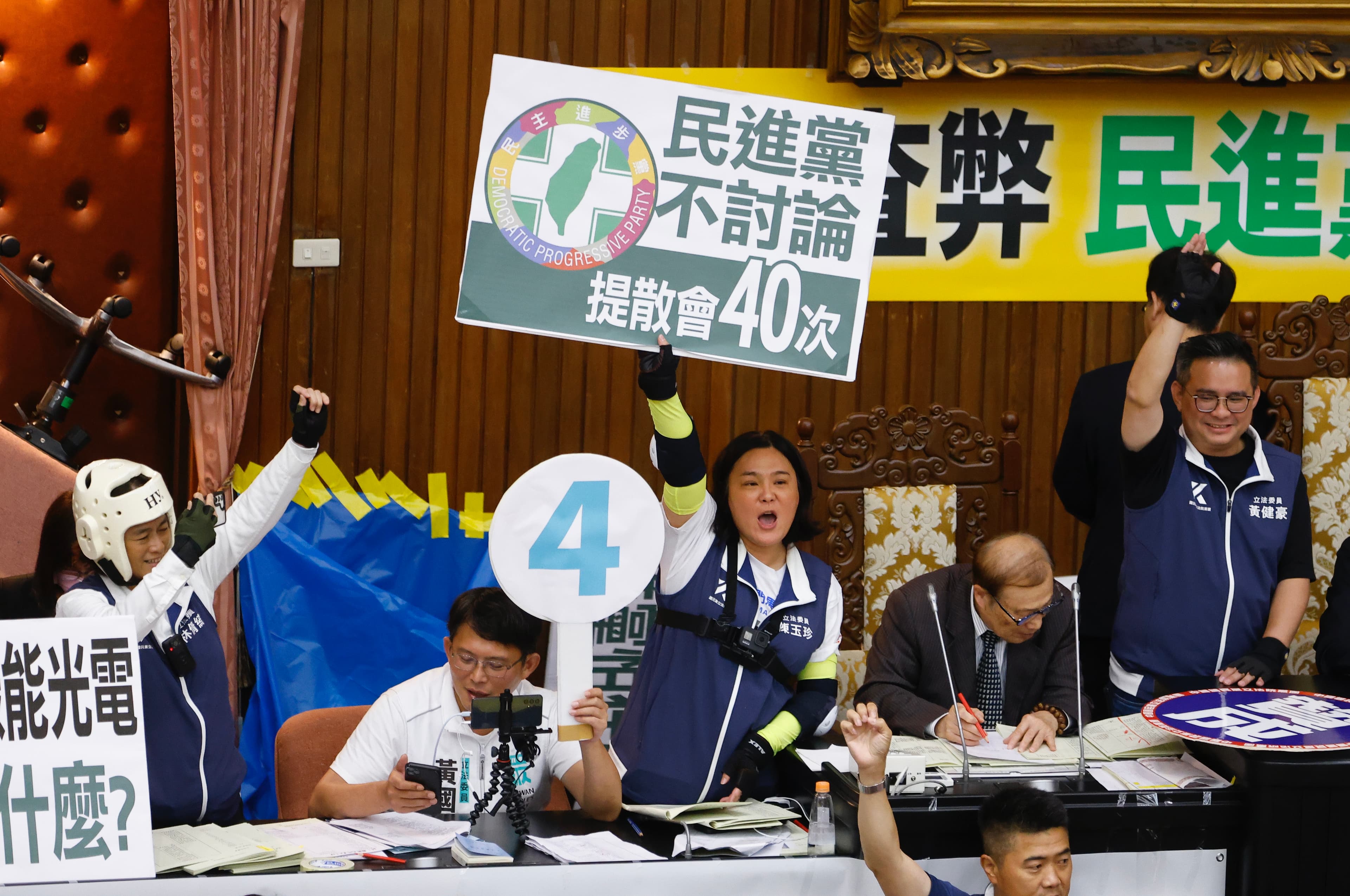 國民黨控綠委惡意杯葛，延宕議事。