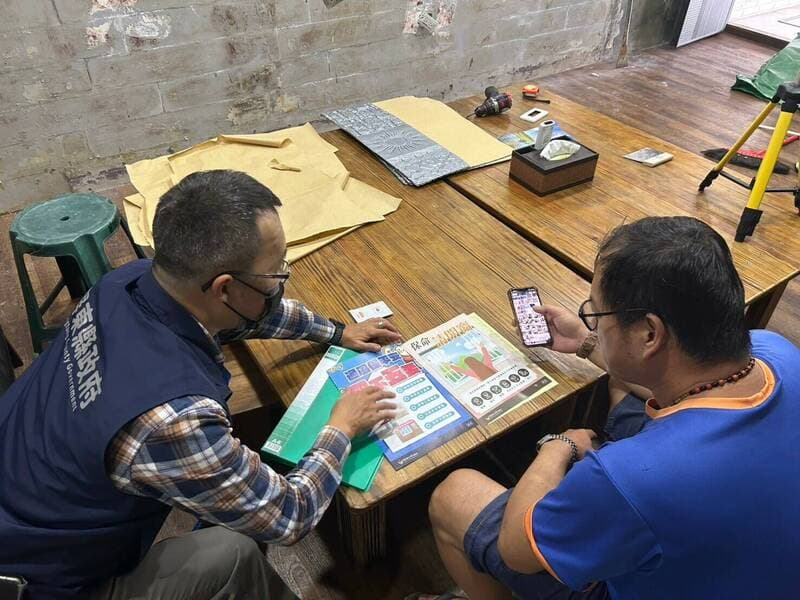屏東縣府持續進行旅宿業的房價稽查行動，防止業者趁機哄抬房價。（屏東縣政府提供）