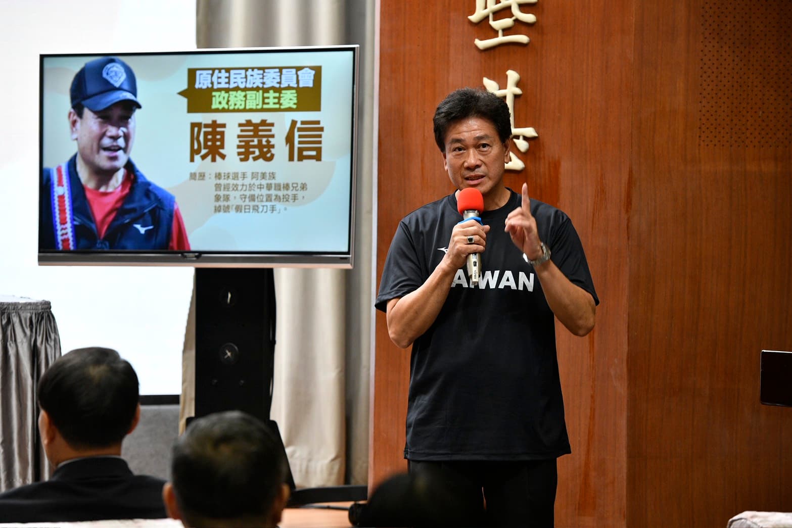 陳義信表示，自己是第一次當公務員。。（鏡報李智為）