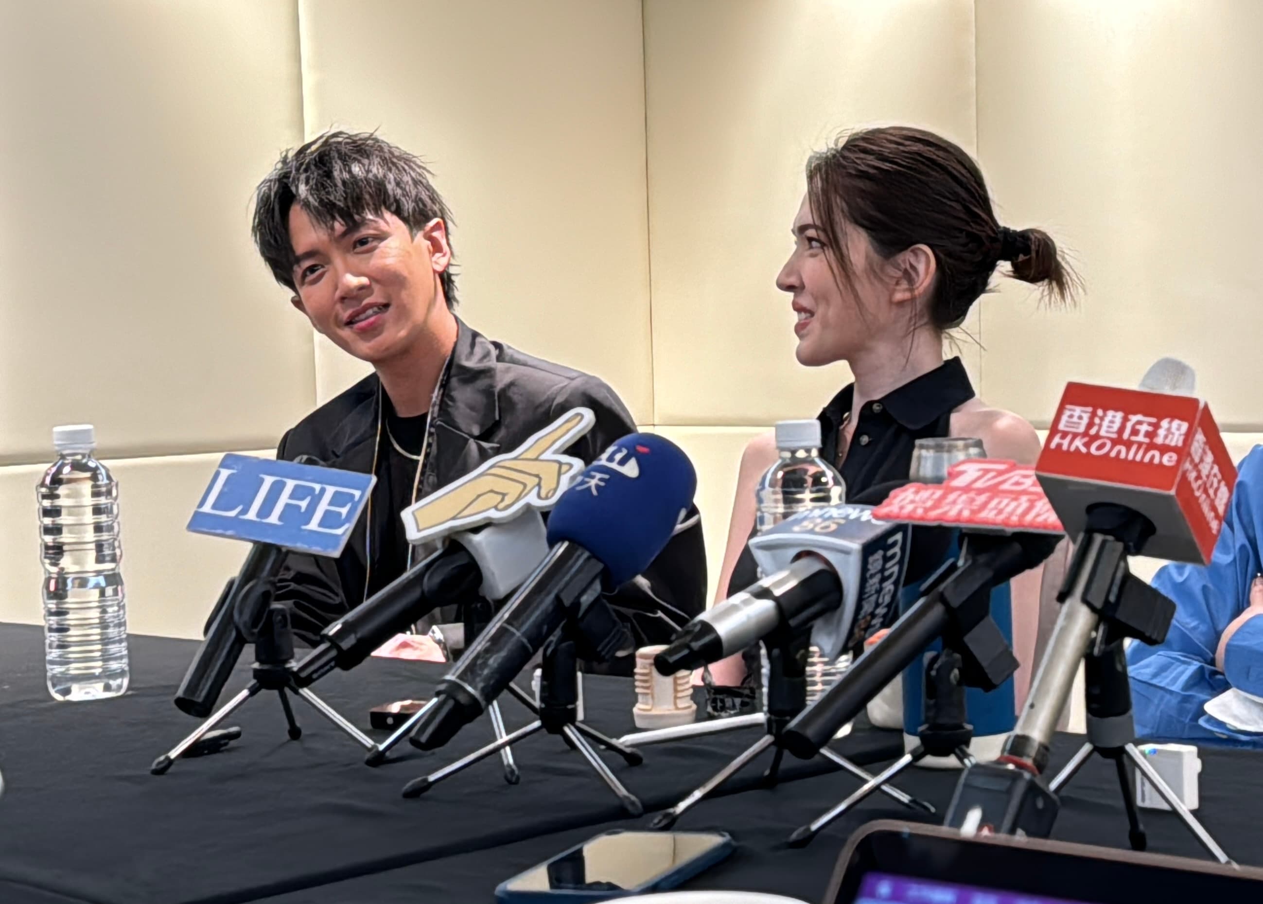 柯震東在公視新戲《不夠善良的我們》上演姐弟戀。