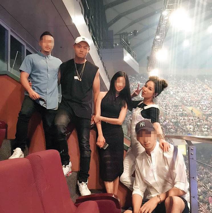 蕭亞軒（右二）與高爾夫球國手男友Michael（陳樺、左二）終究因為年紀關係，最後不了了之。（翻攝自Michael IG）