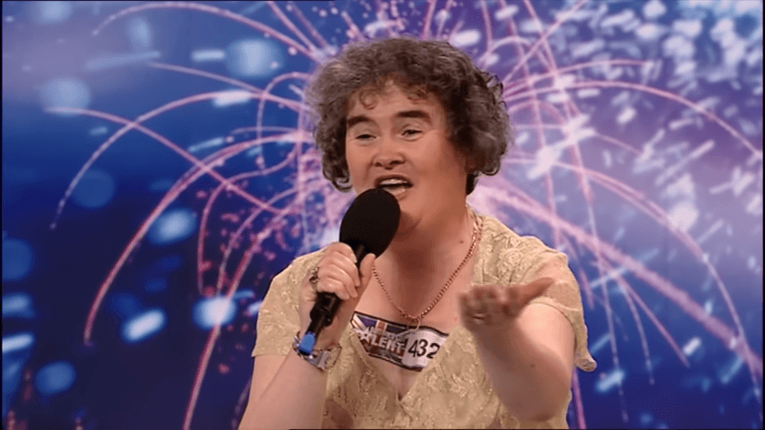 蘇珊2009年參加《英國達人秀》，一鳴驚人。（翻攝Got Talent Global YouTube頻道）