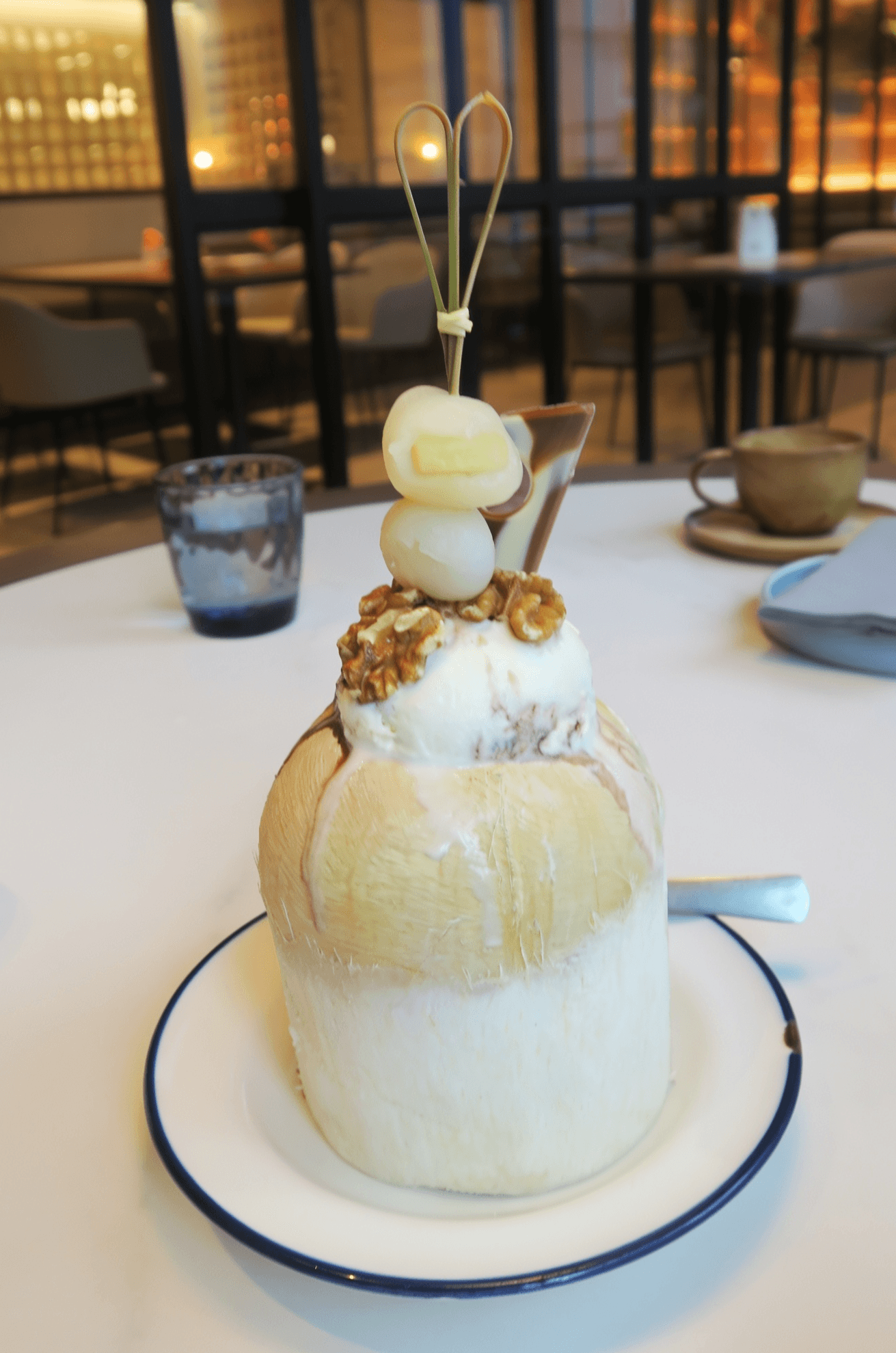 必點的「Signature Coconut Ice Cream」口感十分豐富。(15新元/份,約NT$371)