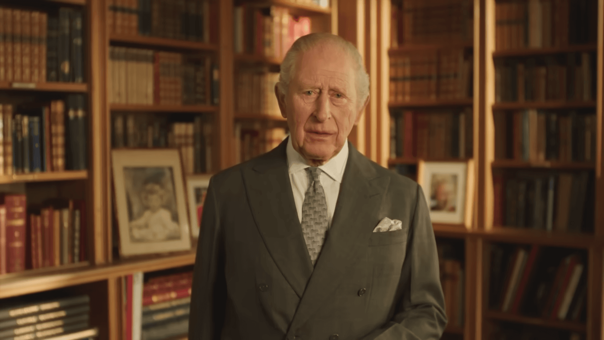 查爾斯三世錄製近3分鐘影片，緬懷母親。（翻攝The Royal Family）