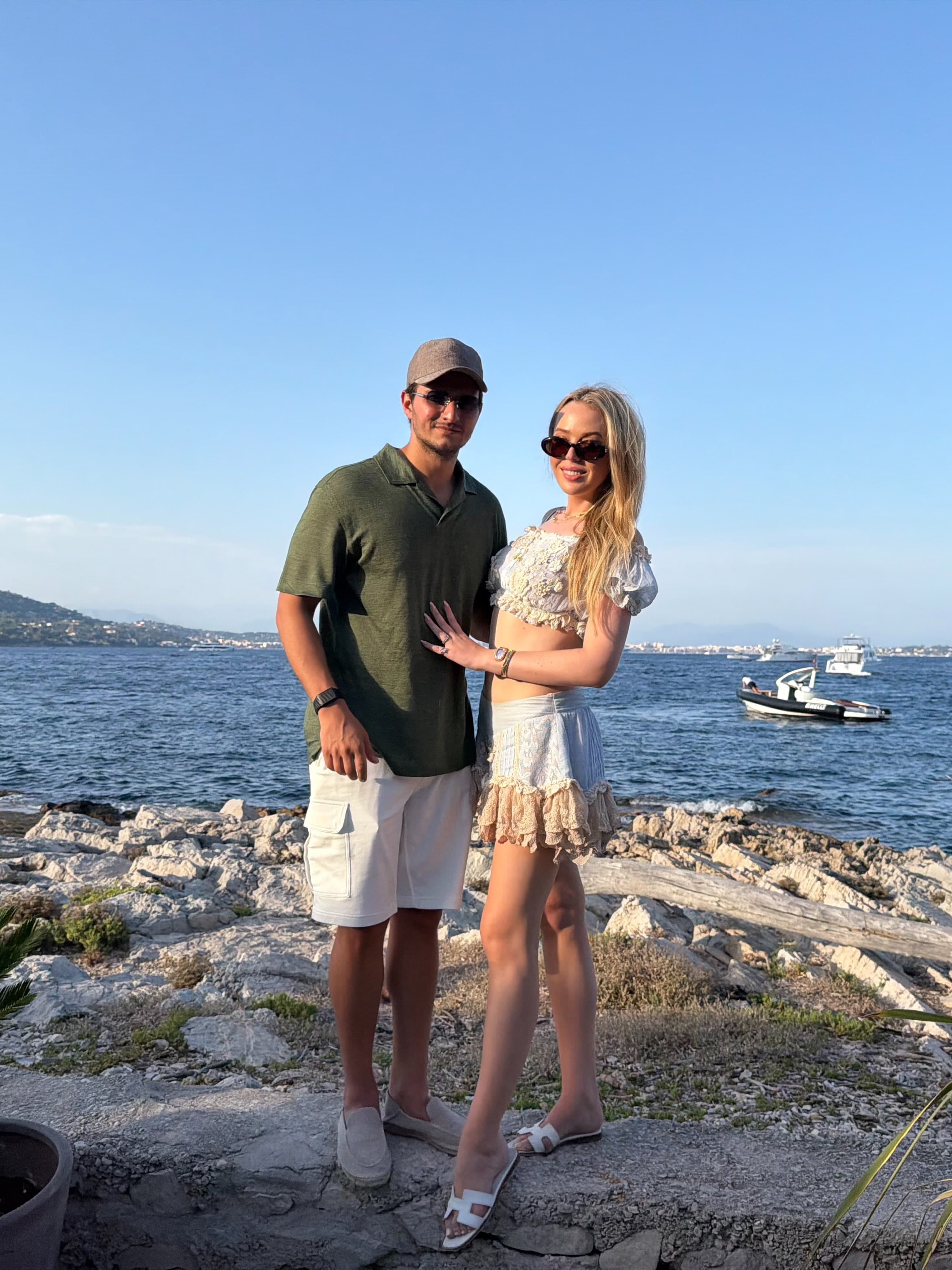 蒂芬妮與丈夫麥可布洛斯甜蜜合照。（翻攝tiffanytrump IG）