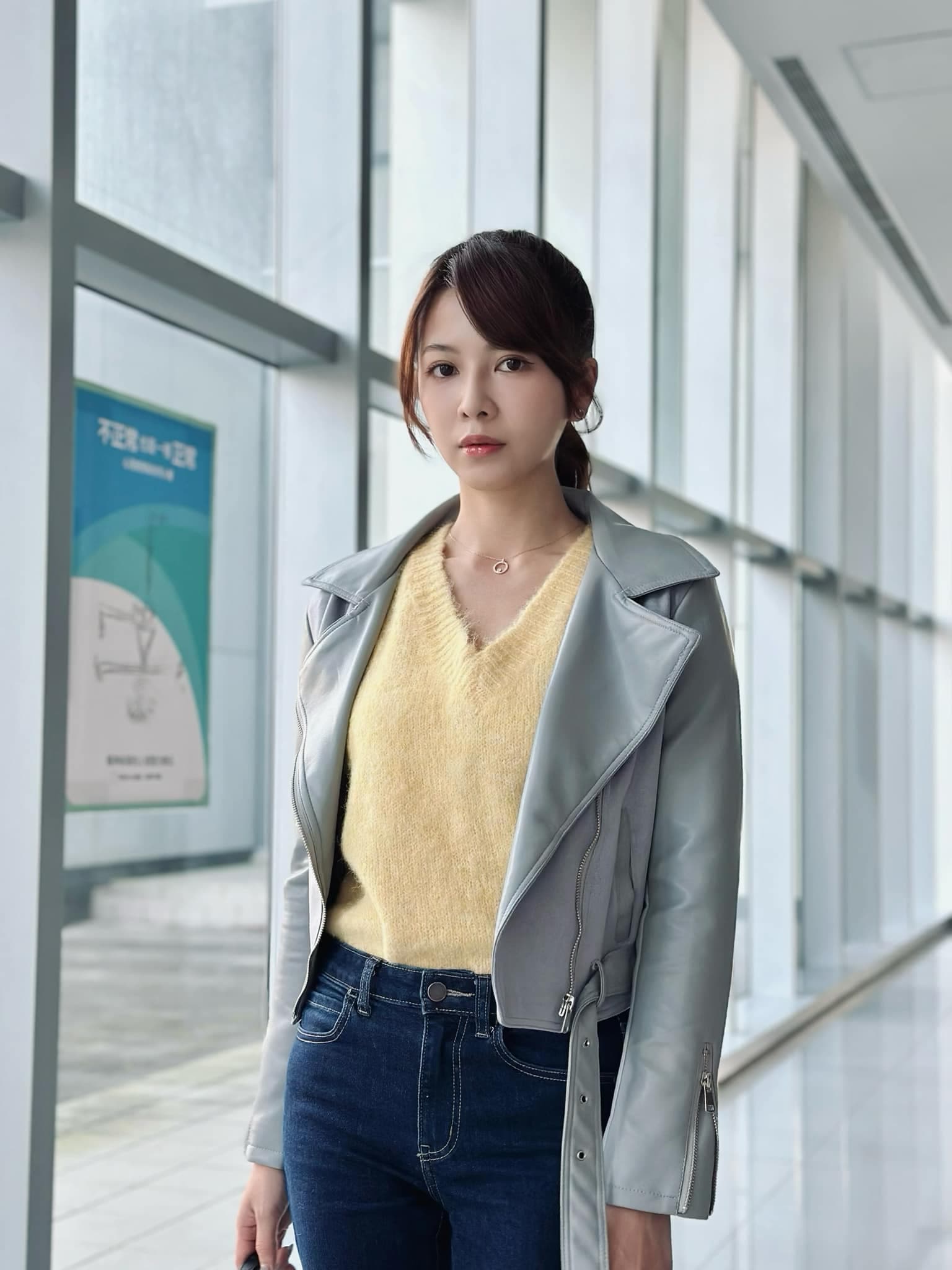 謝京穎目前在《愛的榮耀》演出城府極深的復仇女神。（民視提供）