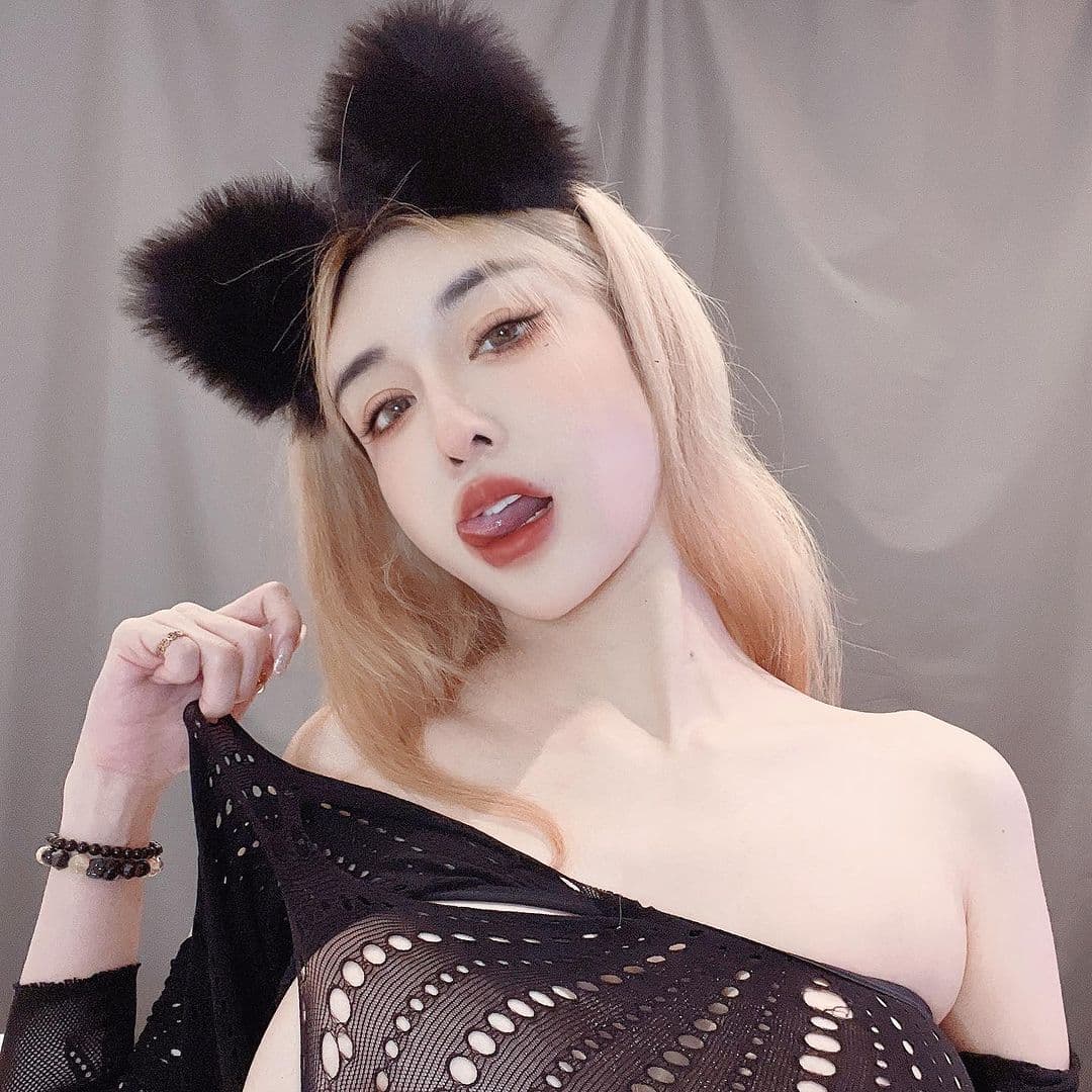 雪碧在社群時常分享火辣性感照，經營私人社群。（翻攝IG@sprite0719ss）