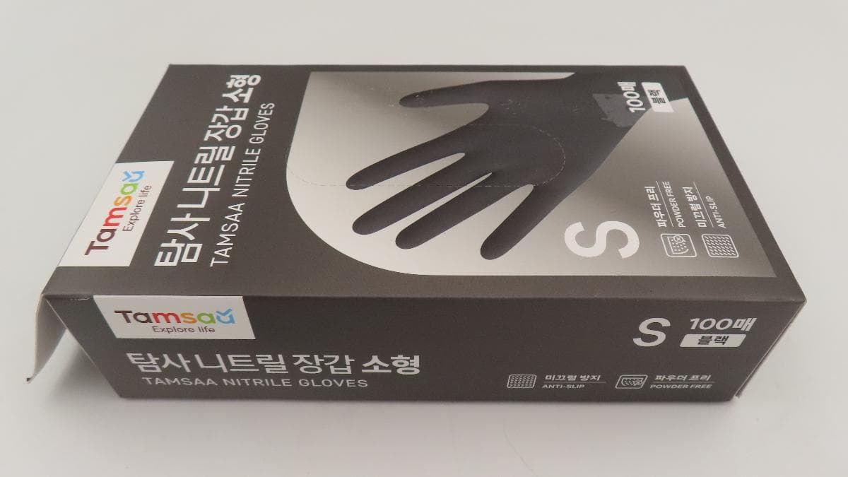 「全海通有限公司」自中國進口的橡膠手套，也因蒸發殘渣超出規範遭攔下，相關產品同樣不得進入台灣市場。（食藥署提供）