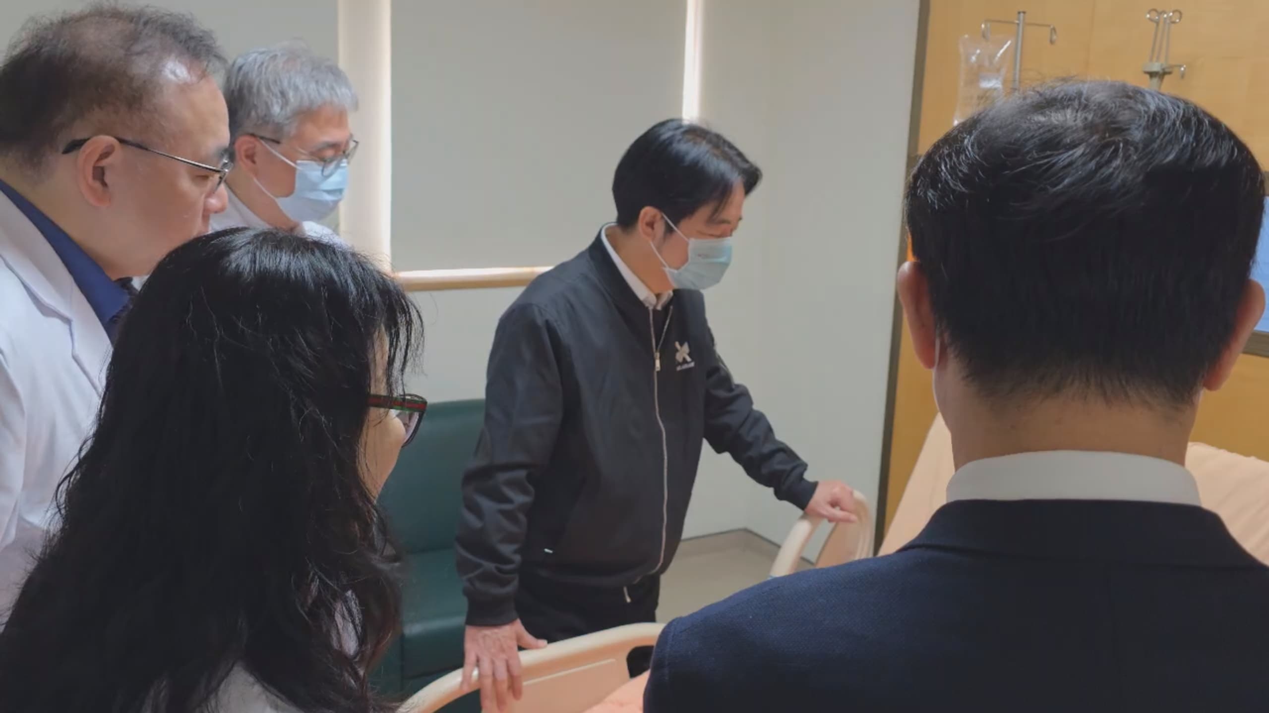 總統賴清德抵達醫院探視傷患。圖為聯合醫院中興院區。（總統府提供）