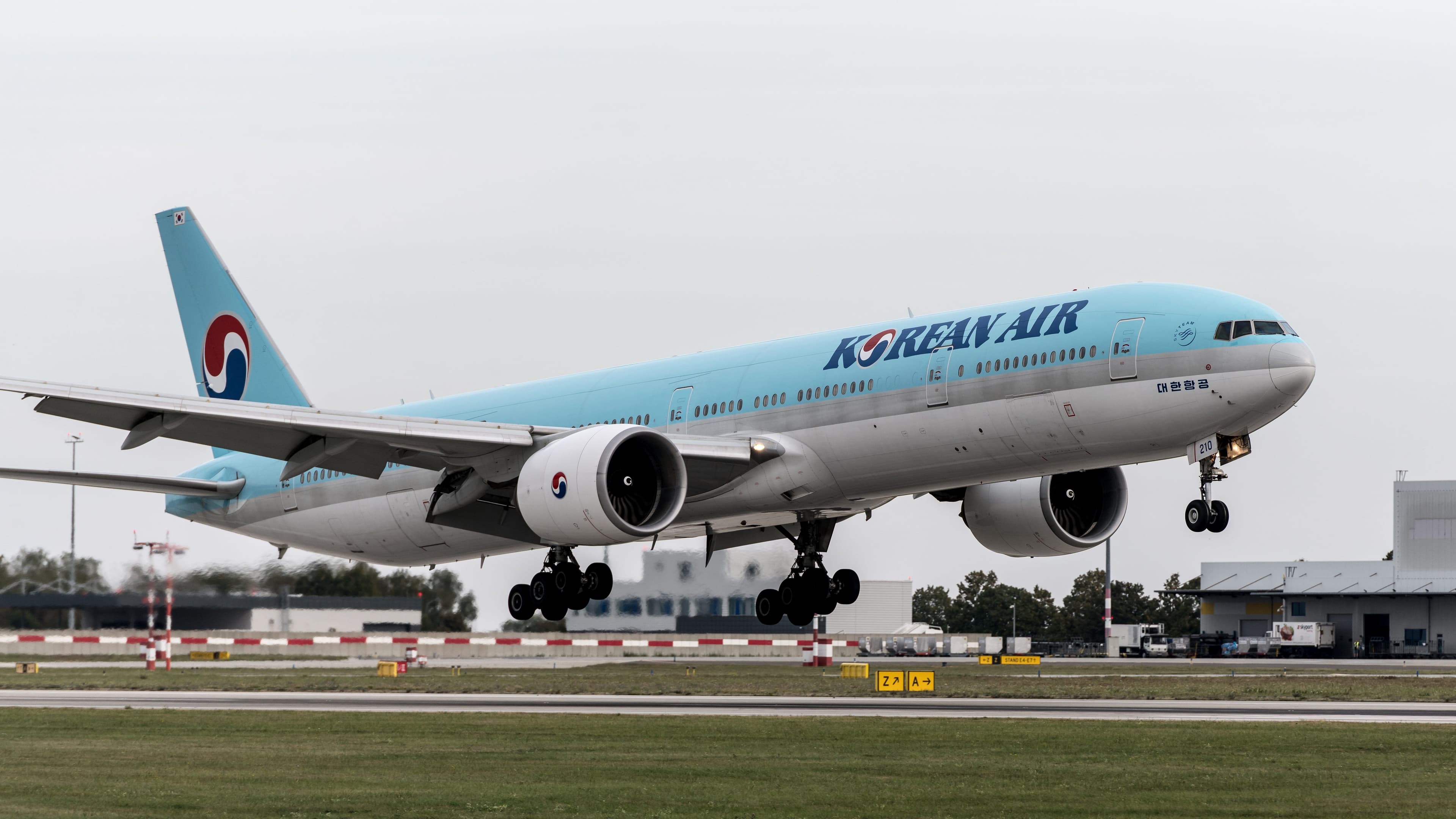 大韓航空承諾未來10年內的酬賓機位搭乘人次，必須維持在2024年兩家公司合併時的總量以上。（pexels提供）