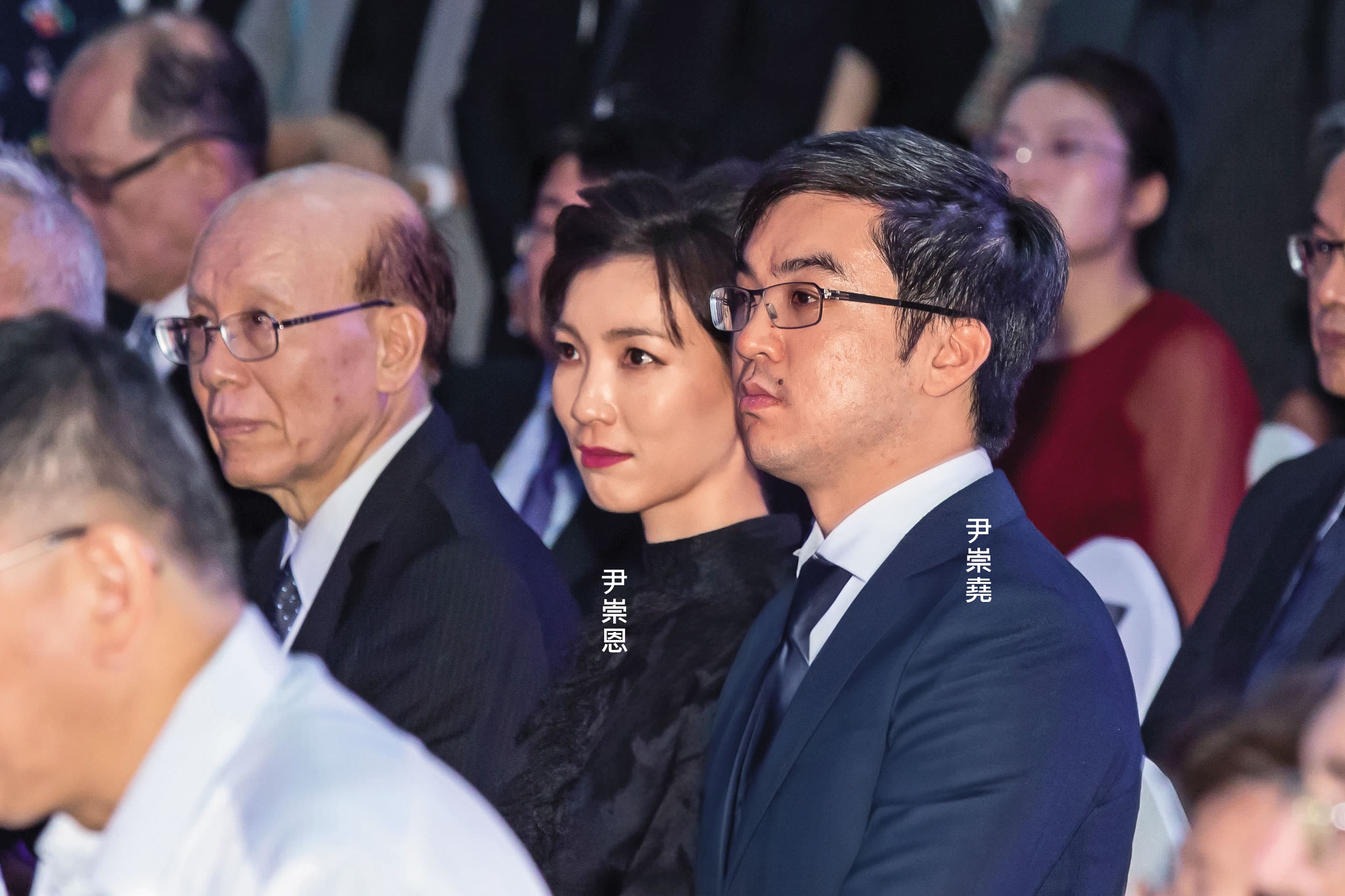 尹崇恩、尹崇堯姊弟相差5歲，2人在潤泰集團與南山人壽分工。