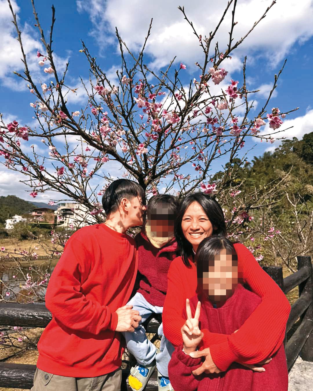 年初時，宥勝還與老婆慈惠分享生活日常，po出初一帶小孩走春的畫面。（翻攝自慈惠IG）