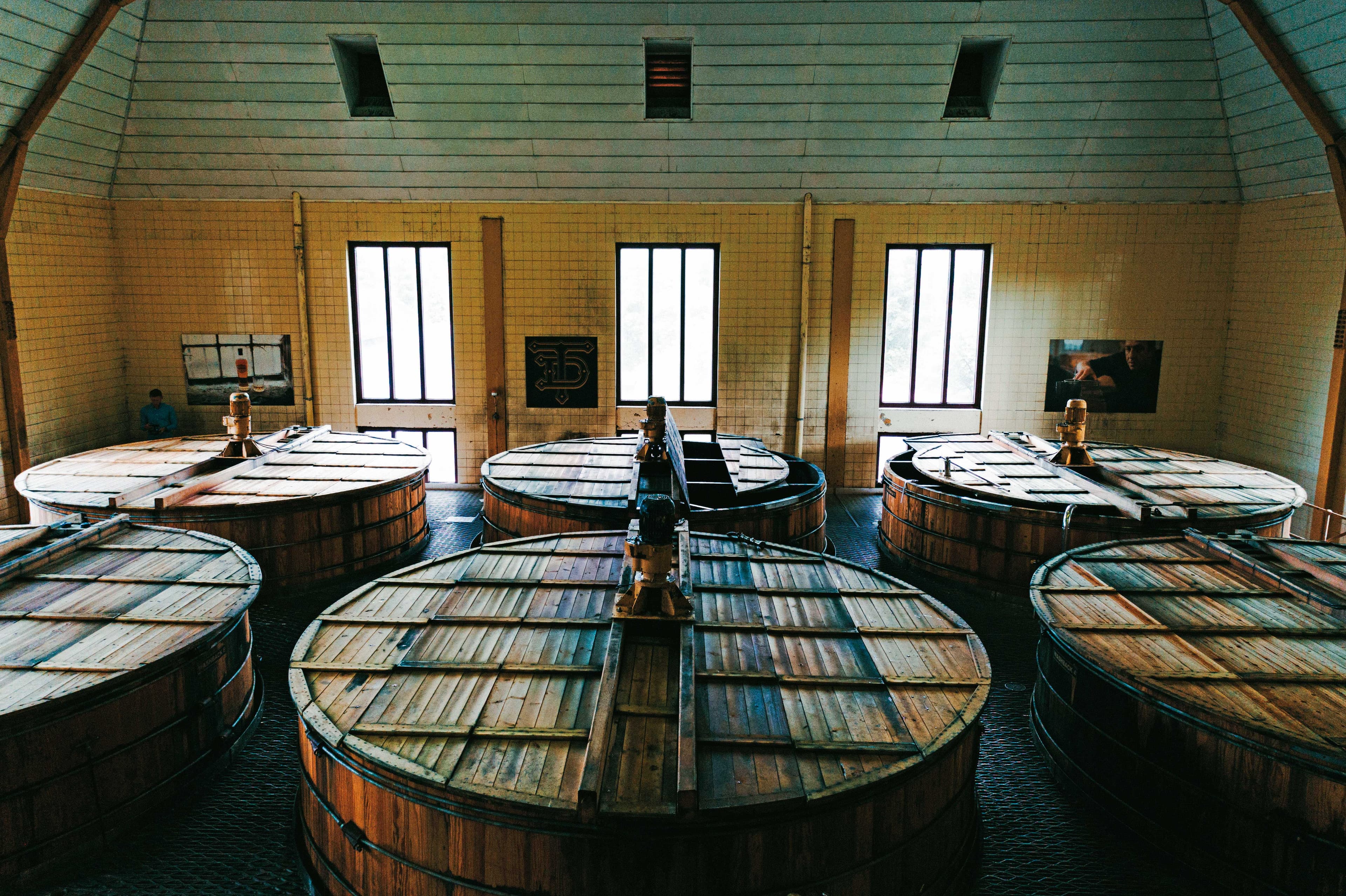 1898年時，著有《Whisky of Distilleries of the UK》的知名威士忌書籍作者Alfred Barnard，到訪坦杜時也為它的優異蒸餾設備而驚豔不已。