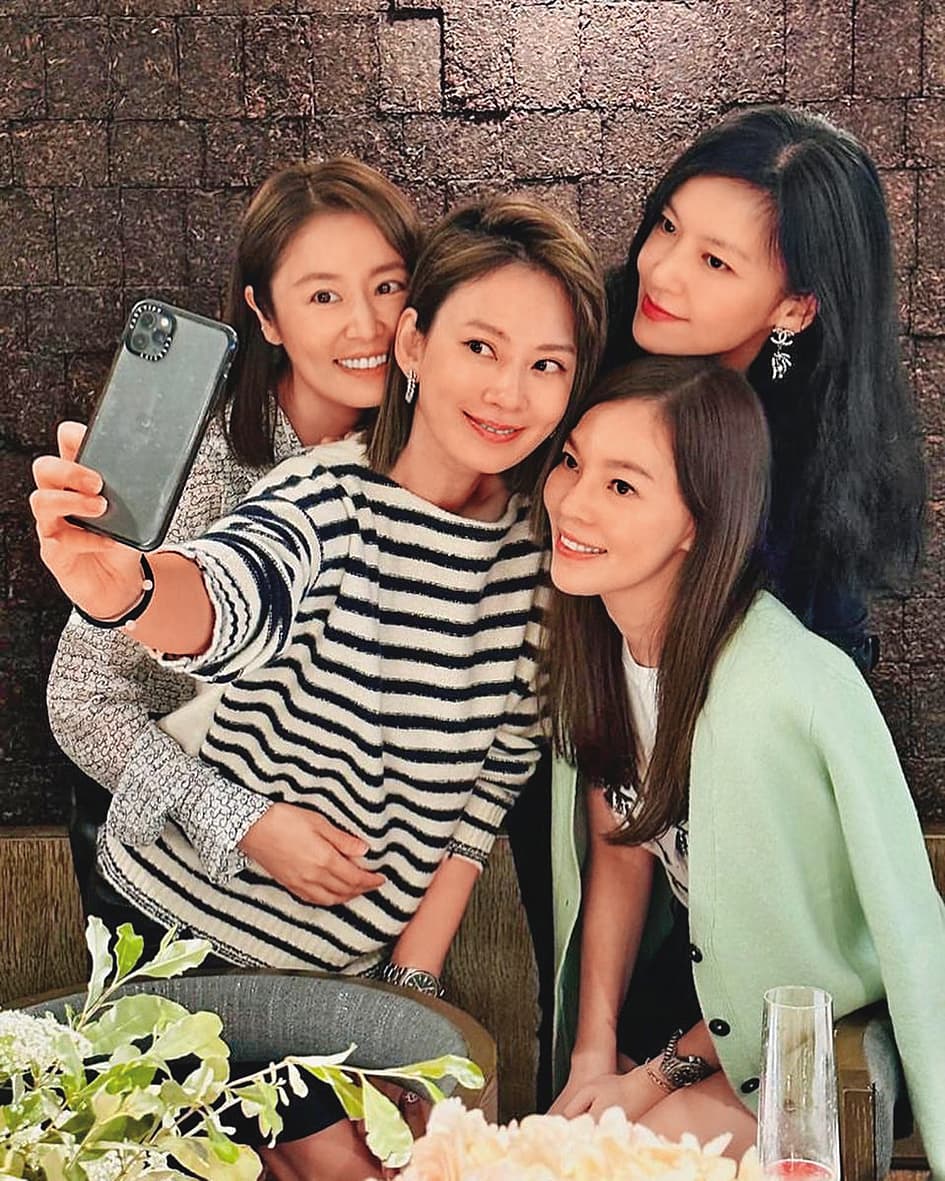 曾馨瑩（右一）有不少演藝圈的貴婦好友，包括Melody（左二）、林心如（左一）與林熙蕾（右二）。（翻攝自Melody IG）